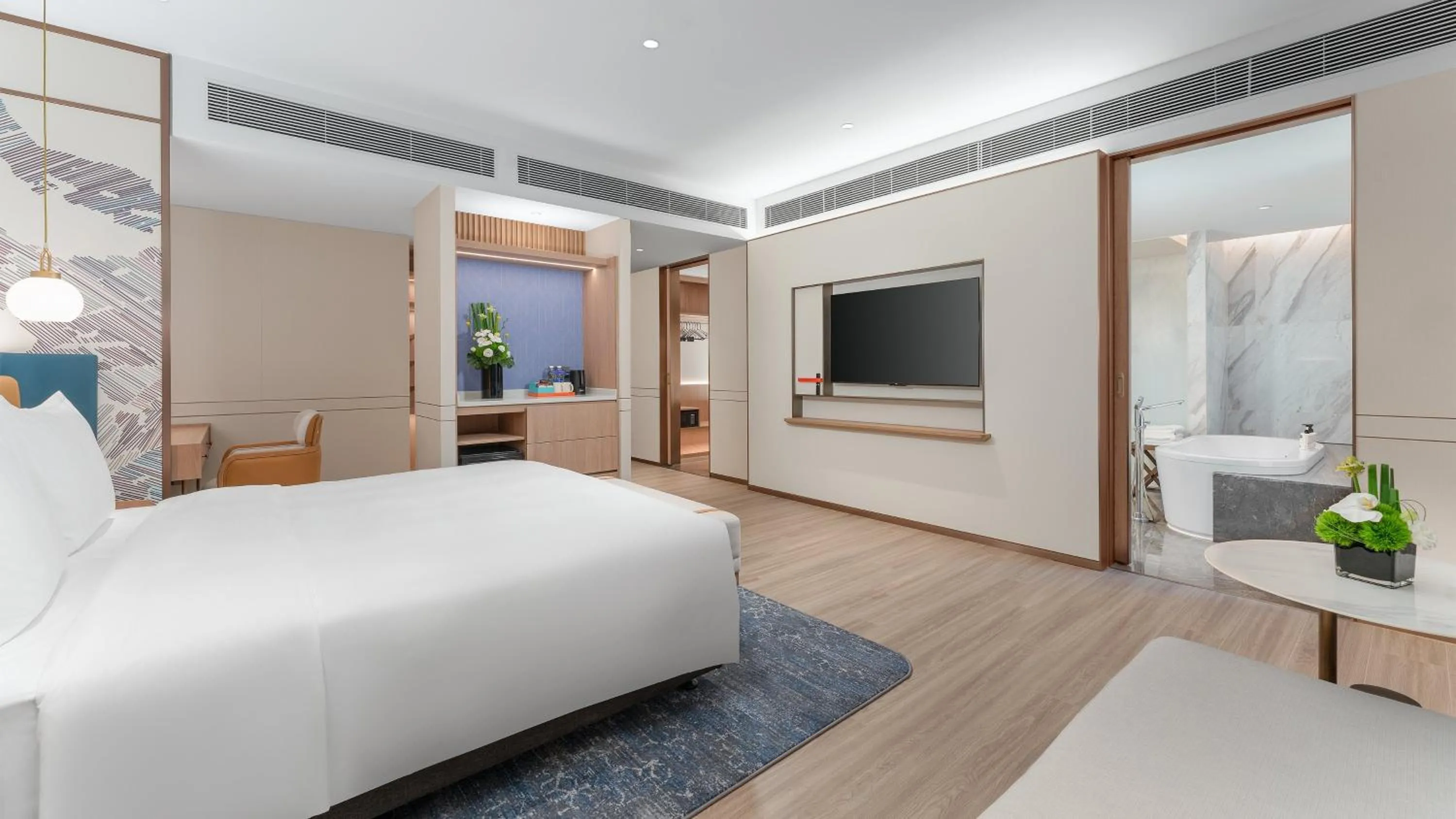 Photo of the whole room, Bed in Holiday Inn Express Shunde Daliang by IHG