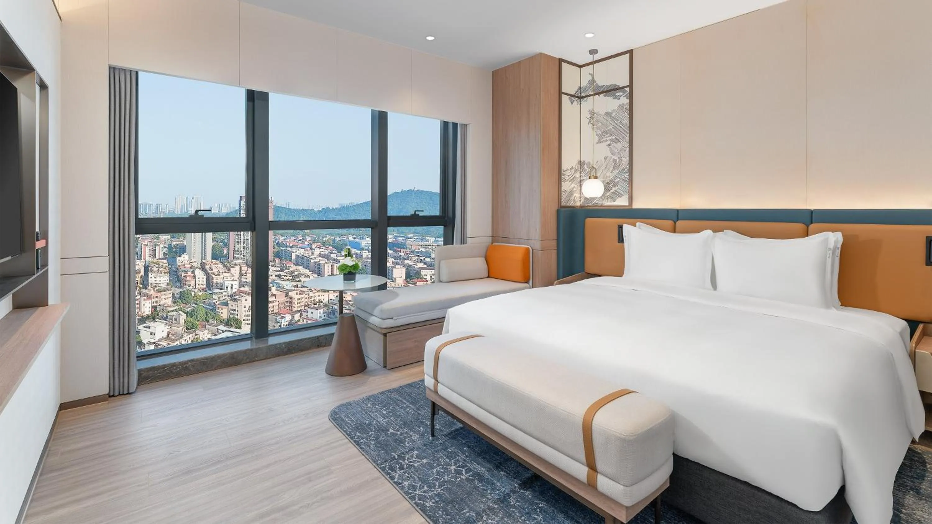 Photo of the whole room, Bed in Holiday Inn Express Shunde Daliang by IHG