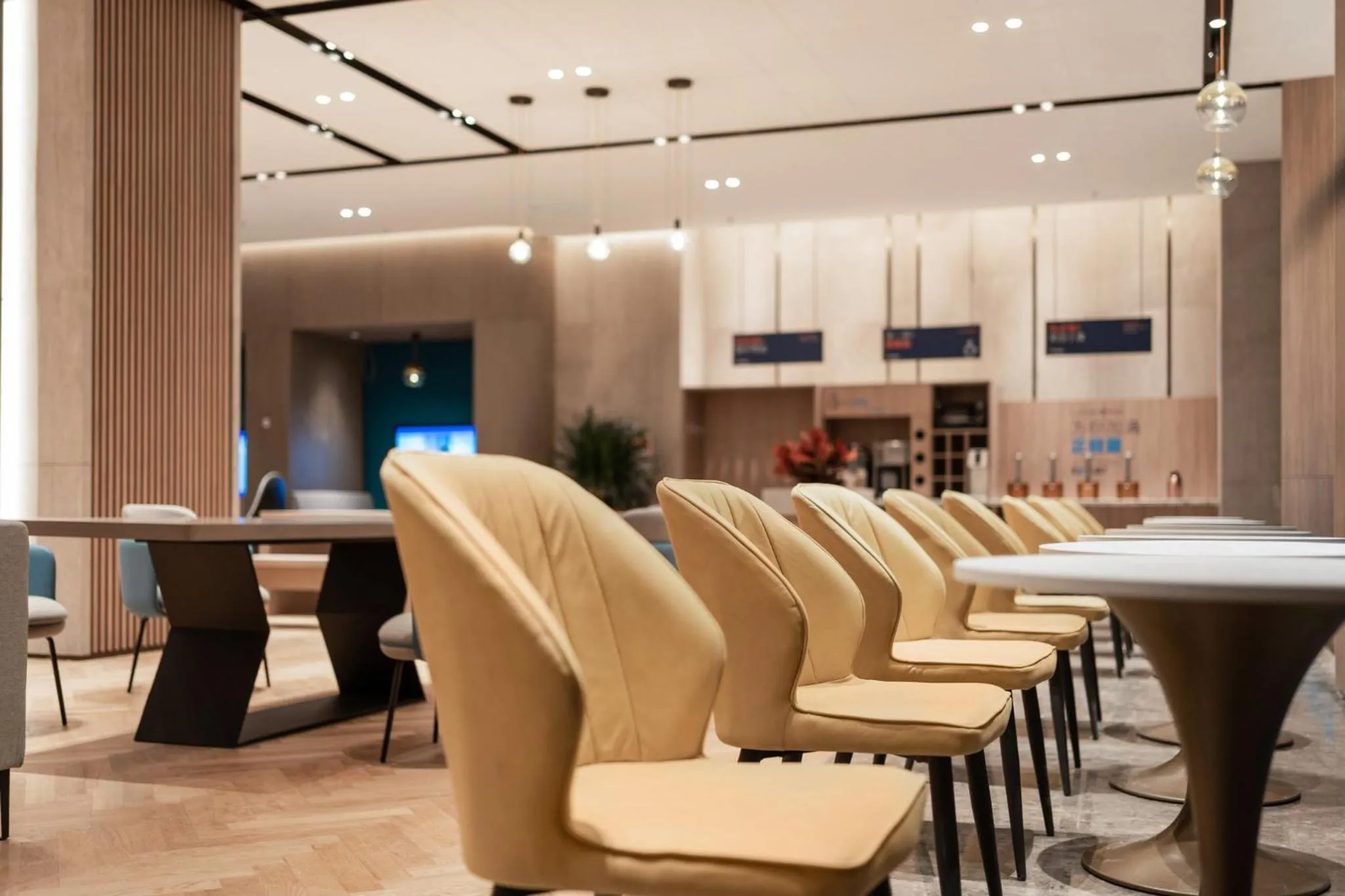 Restaurant/places to eat in Holiday Inn Express Liaoyuan Economic Dev Zone by IHG