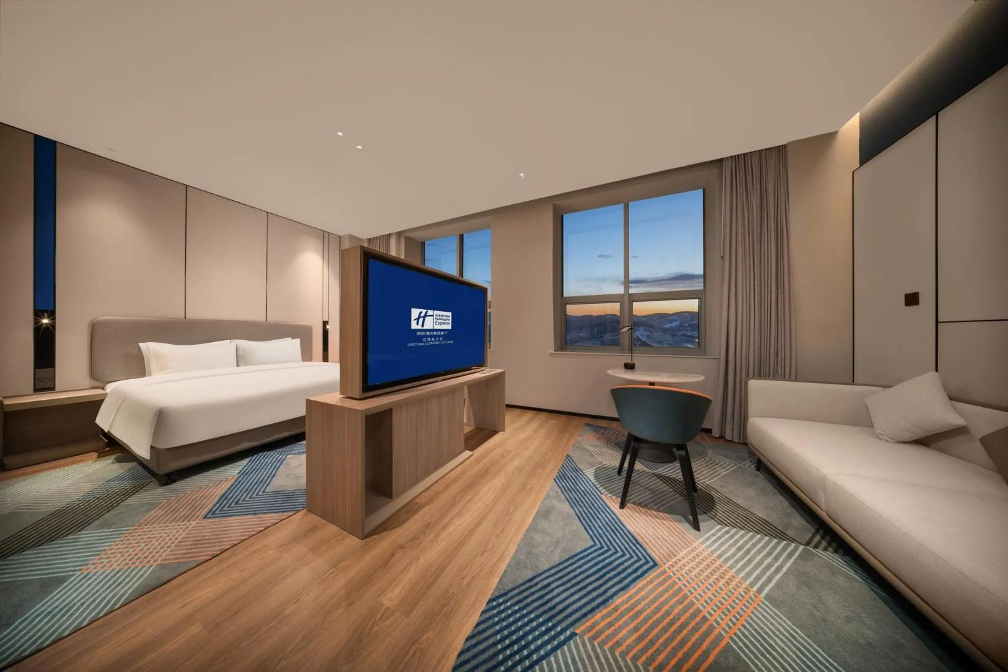 Photo of the whole room, Bed in Holiday Inn Express Liaoyuan Economic Dev Zone by IHG