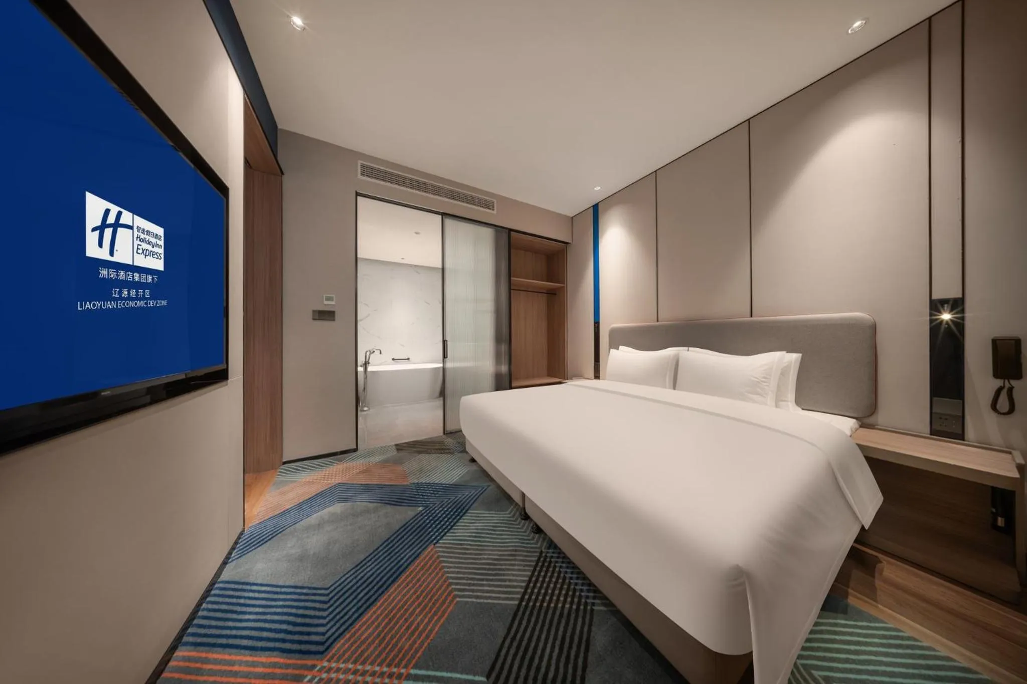 Photo of the whole room, Bed in Holiday Inn Express Liaoyuan Economic Dev Zone by IHG