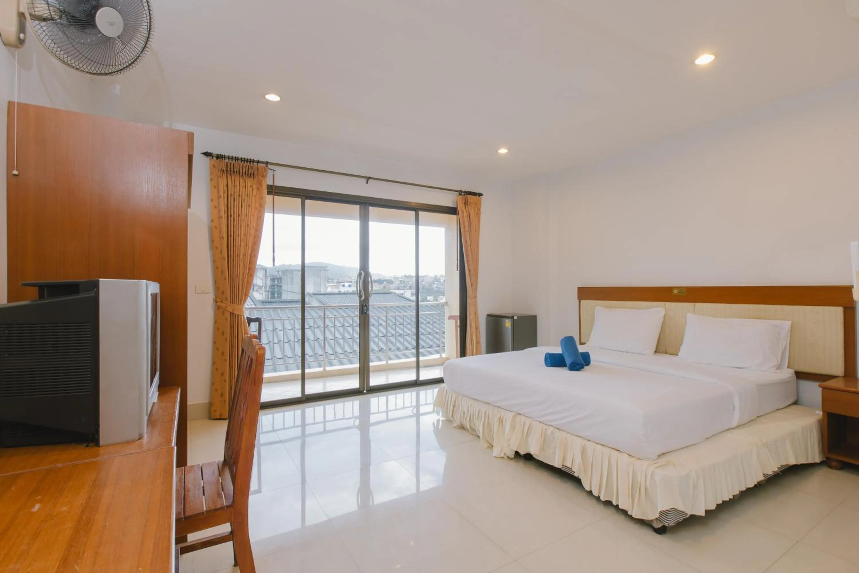 Photo of the whole room, Bed in Kataonsea bungalows