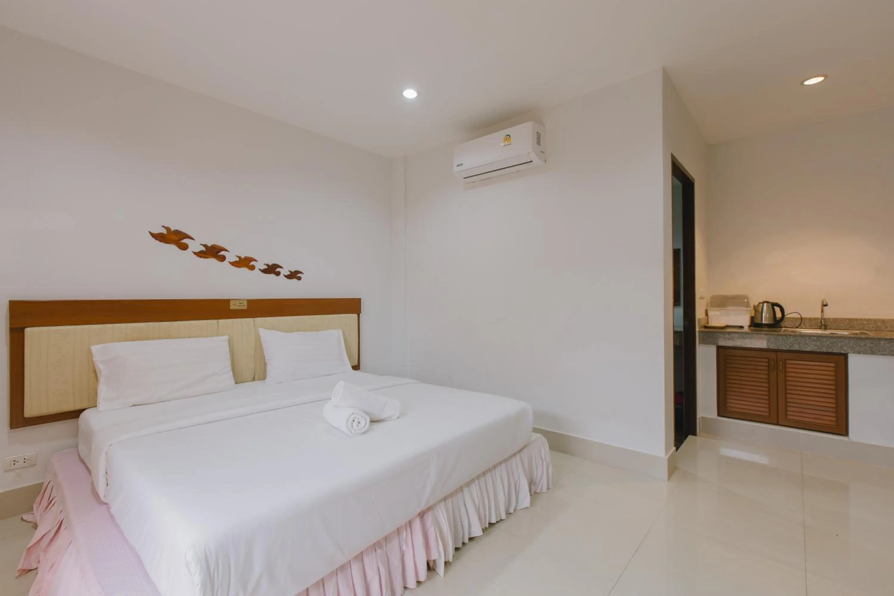 Photo of the whole room, Bed in Kataonsea bungalows