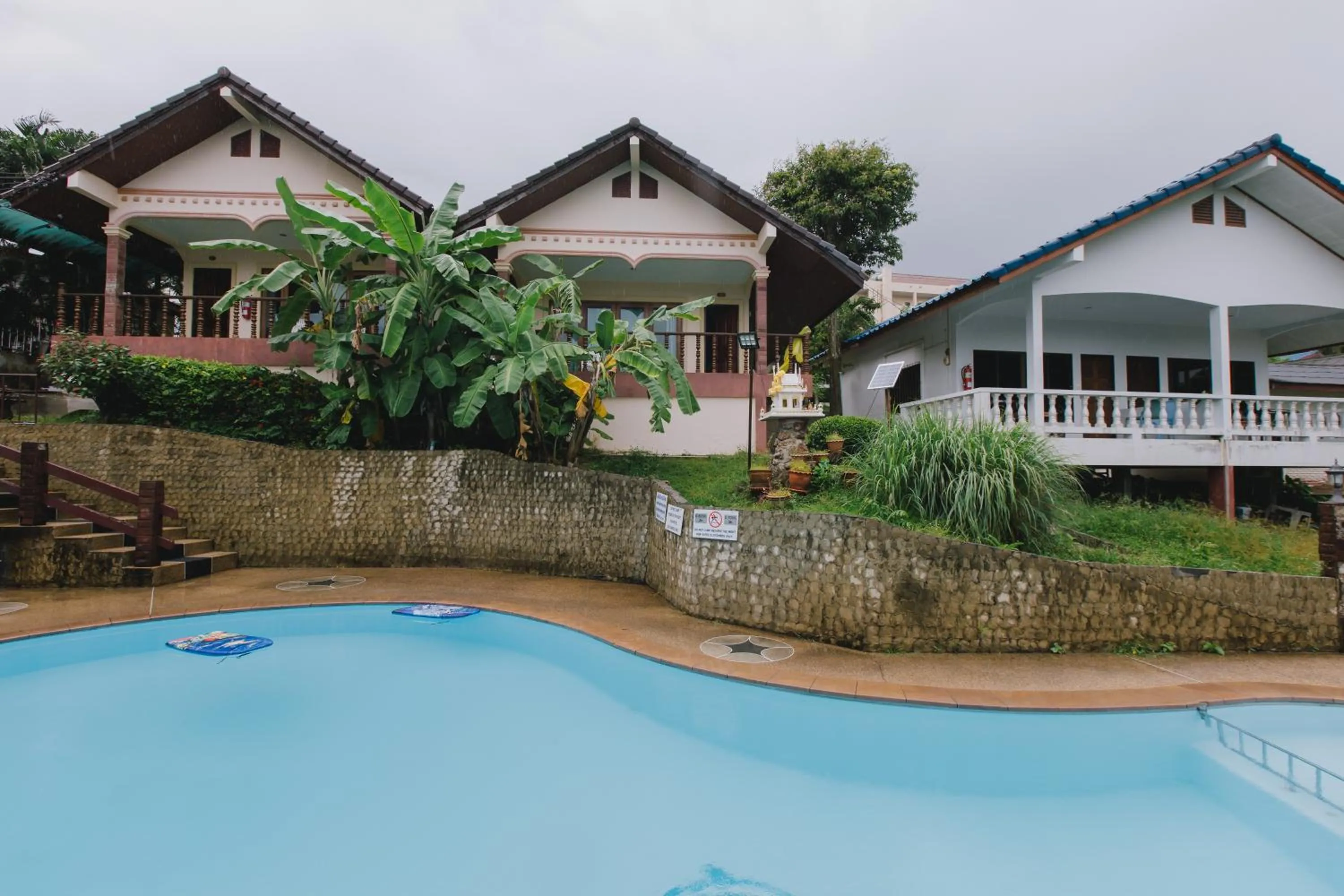 Swimming pool in Kataonsea bungalows