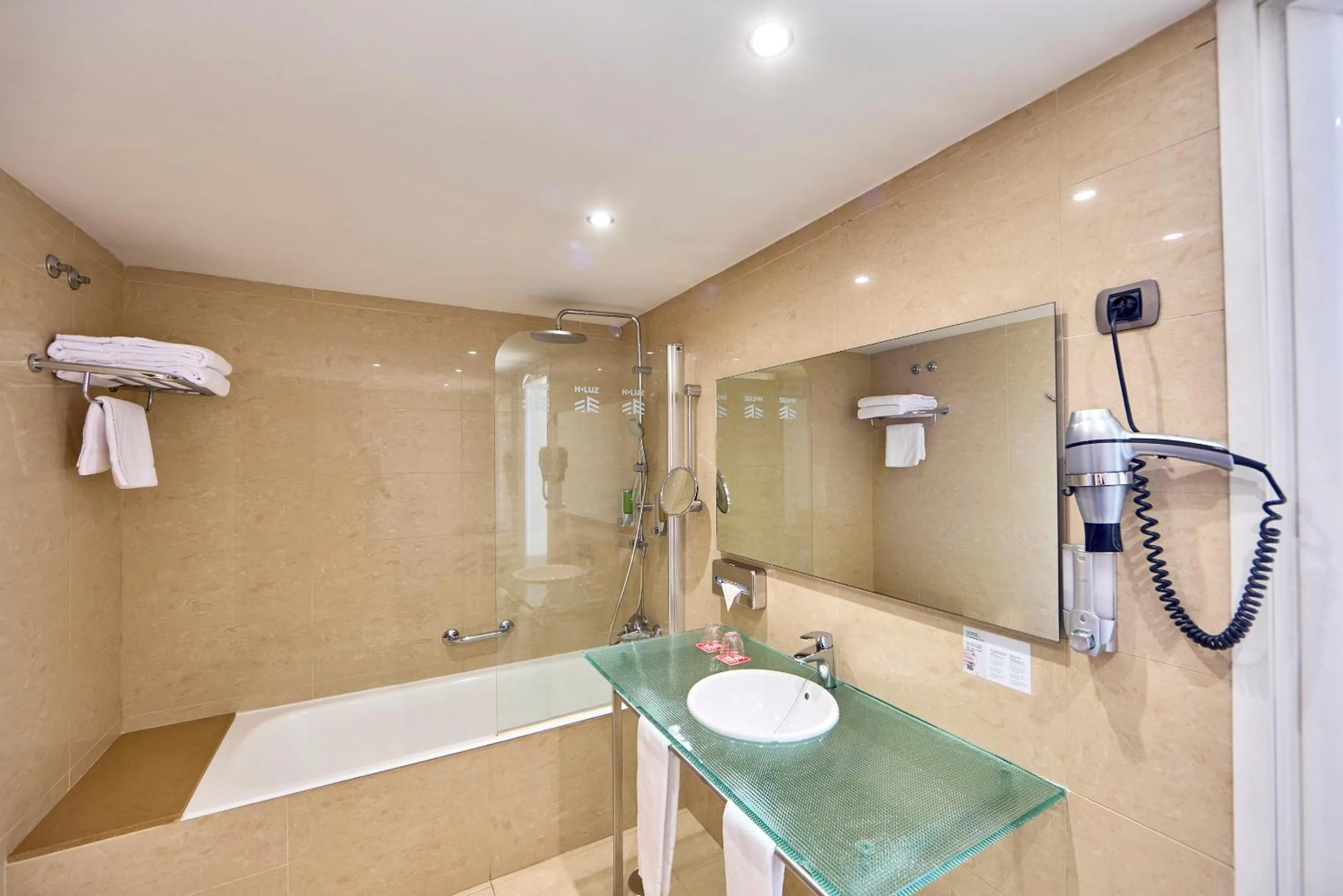 Bathroom in Civis Luz Castellón 4*S