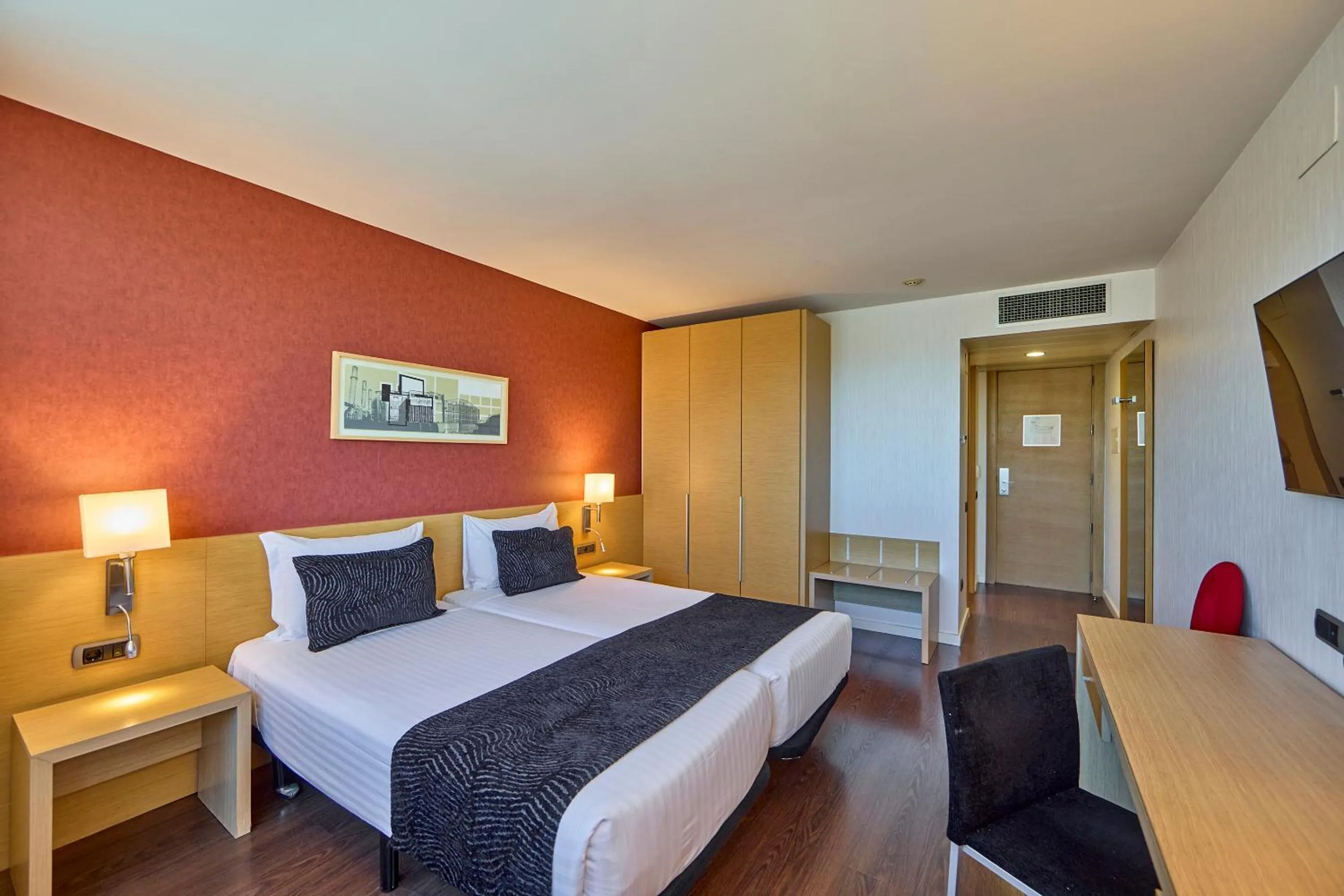 wardrobe, Bed in Civis Luz Castellón 4*S