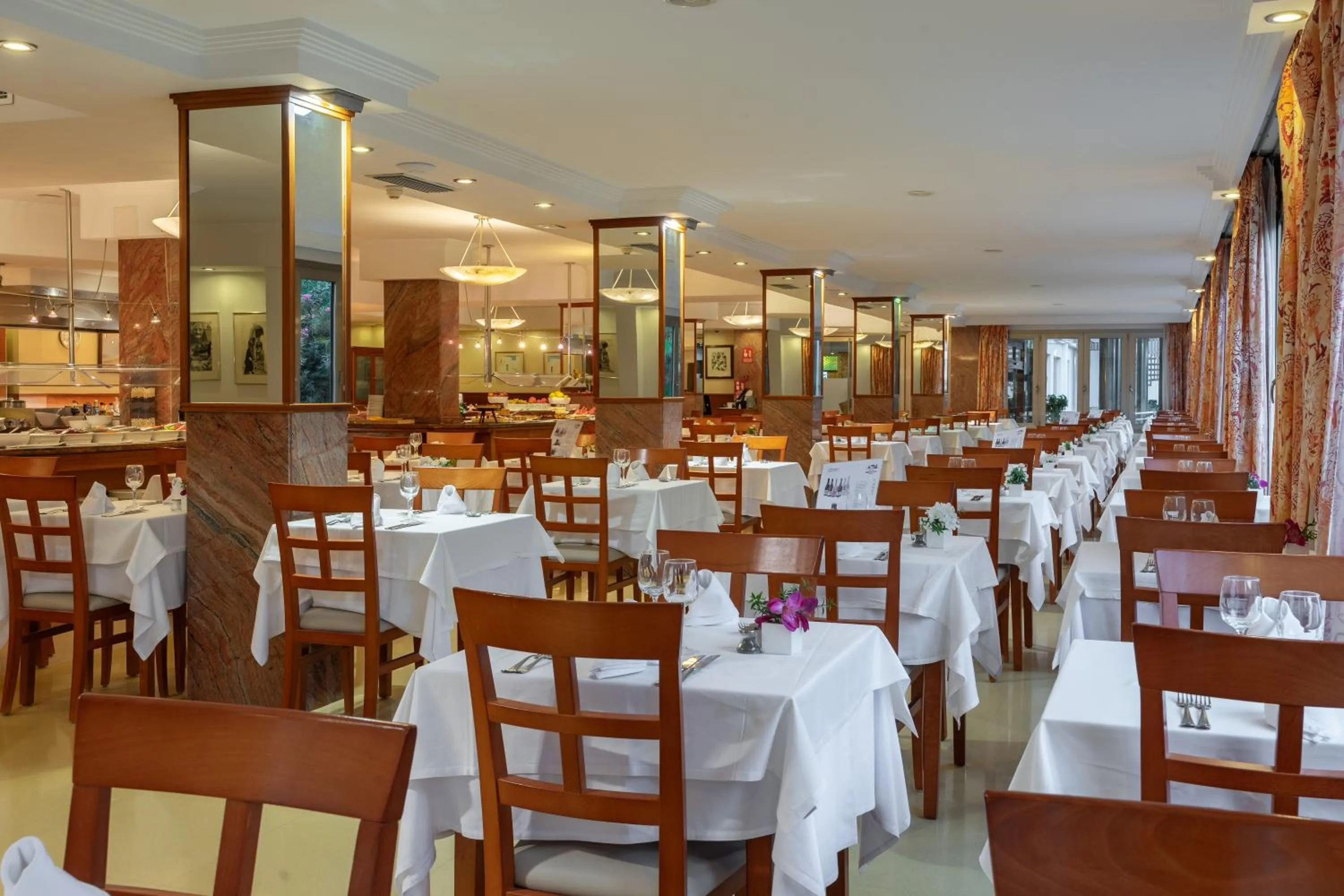 Dining area in Bellamar Hotel Beach & Spa