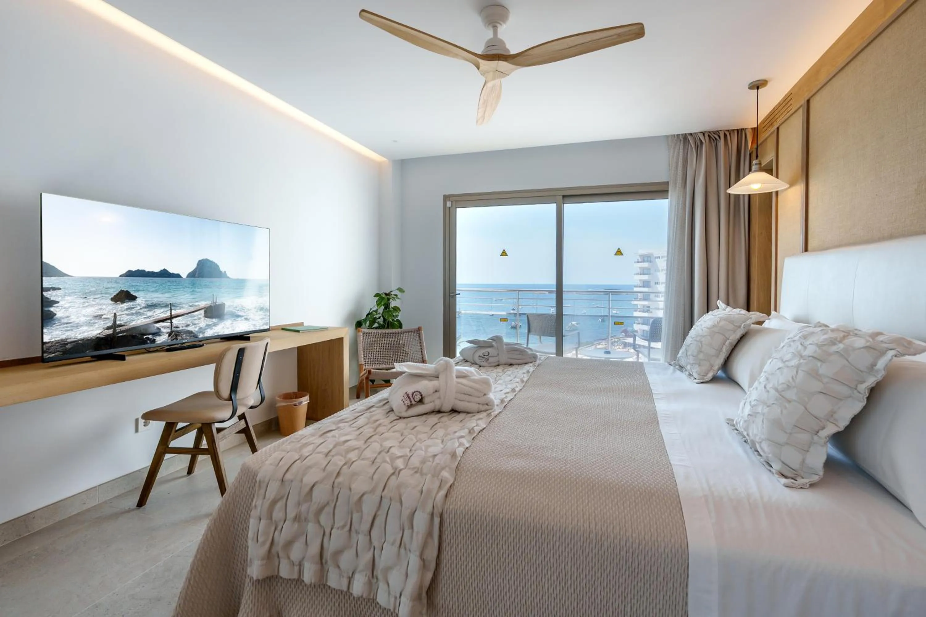 Bed in Bellamar Hotel Beach & Spa