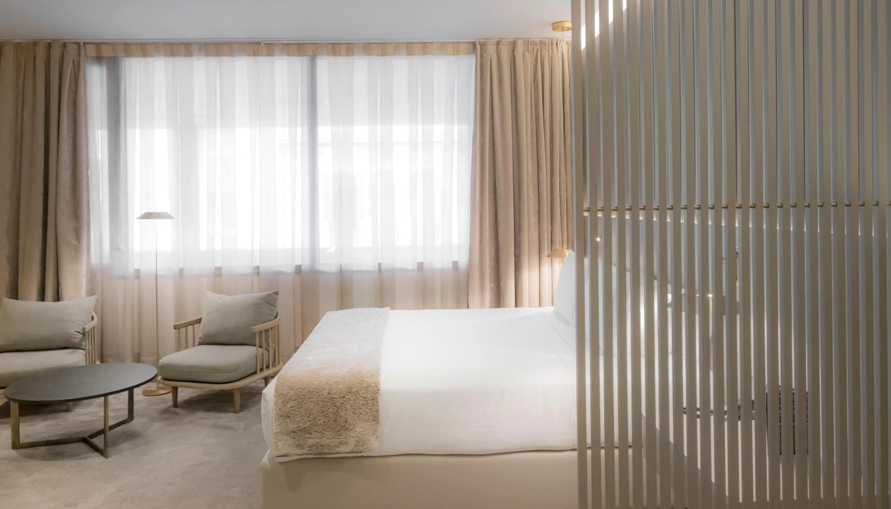 Photo of the whole room, Bed in Carlemany Girona