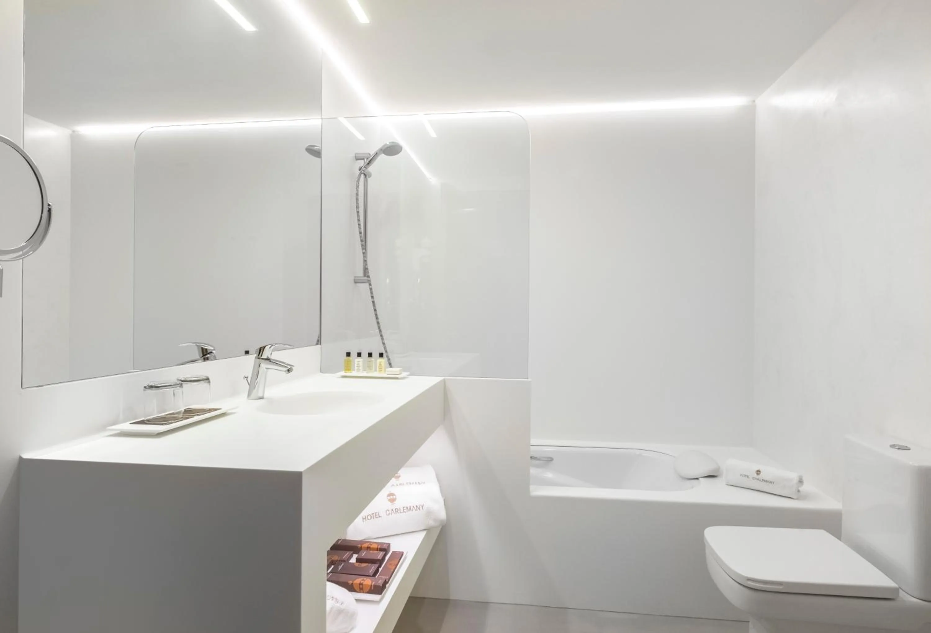 Bathroom in Carlemany Girona