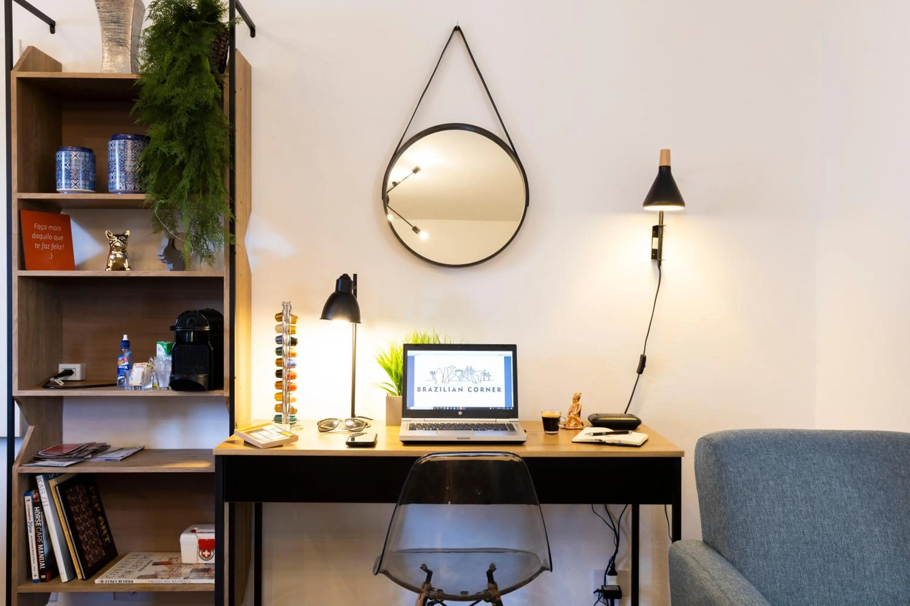 Decorative detail in 3 Quartos no Capivari com Lareira