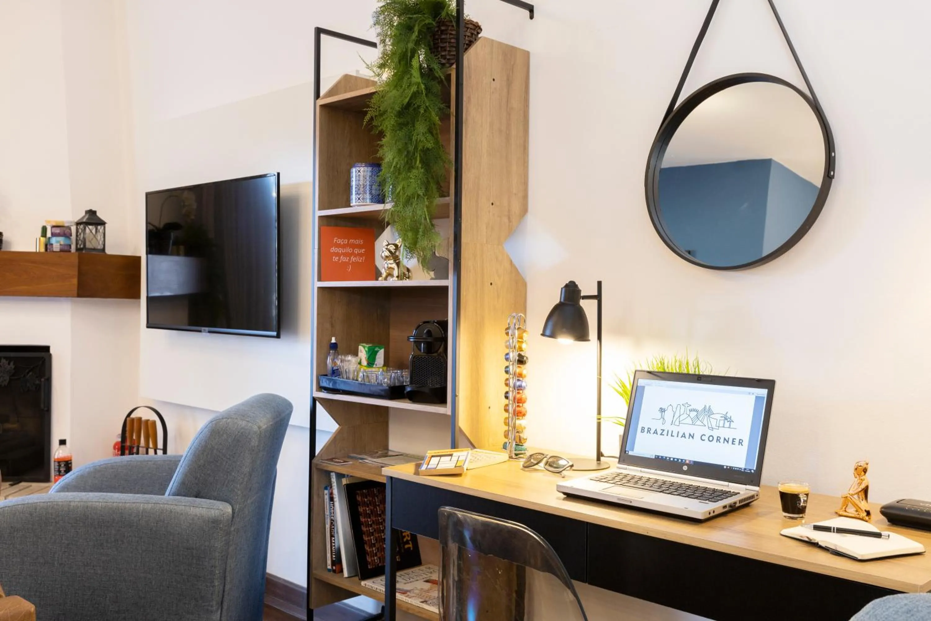 TV and multimedia in 3 Quartos no Capivari com Lareira