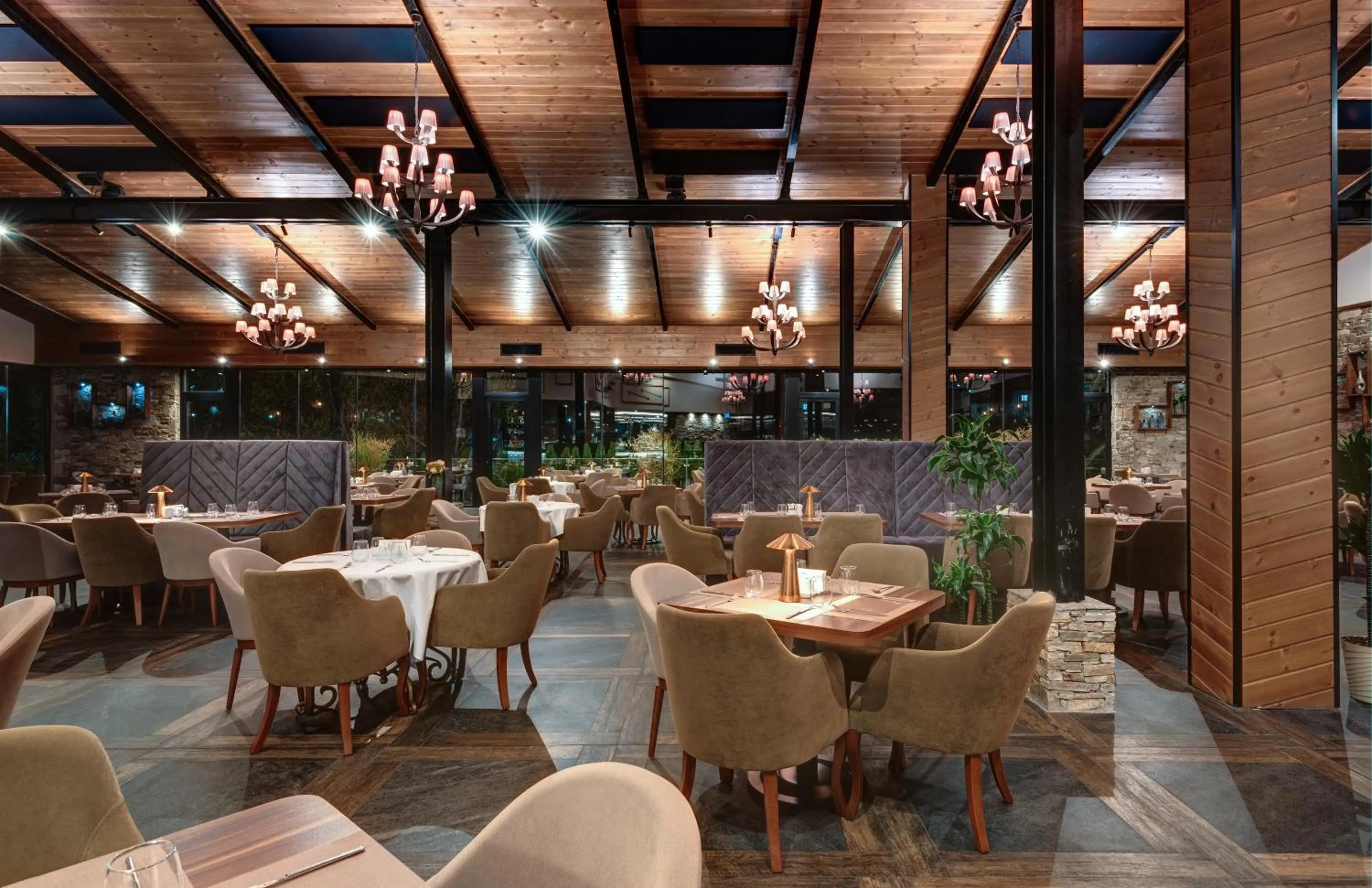 Restaurant/places to eat in Grand Hotel Therme