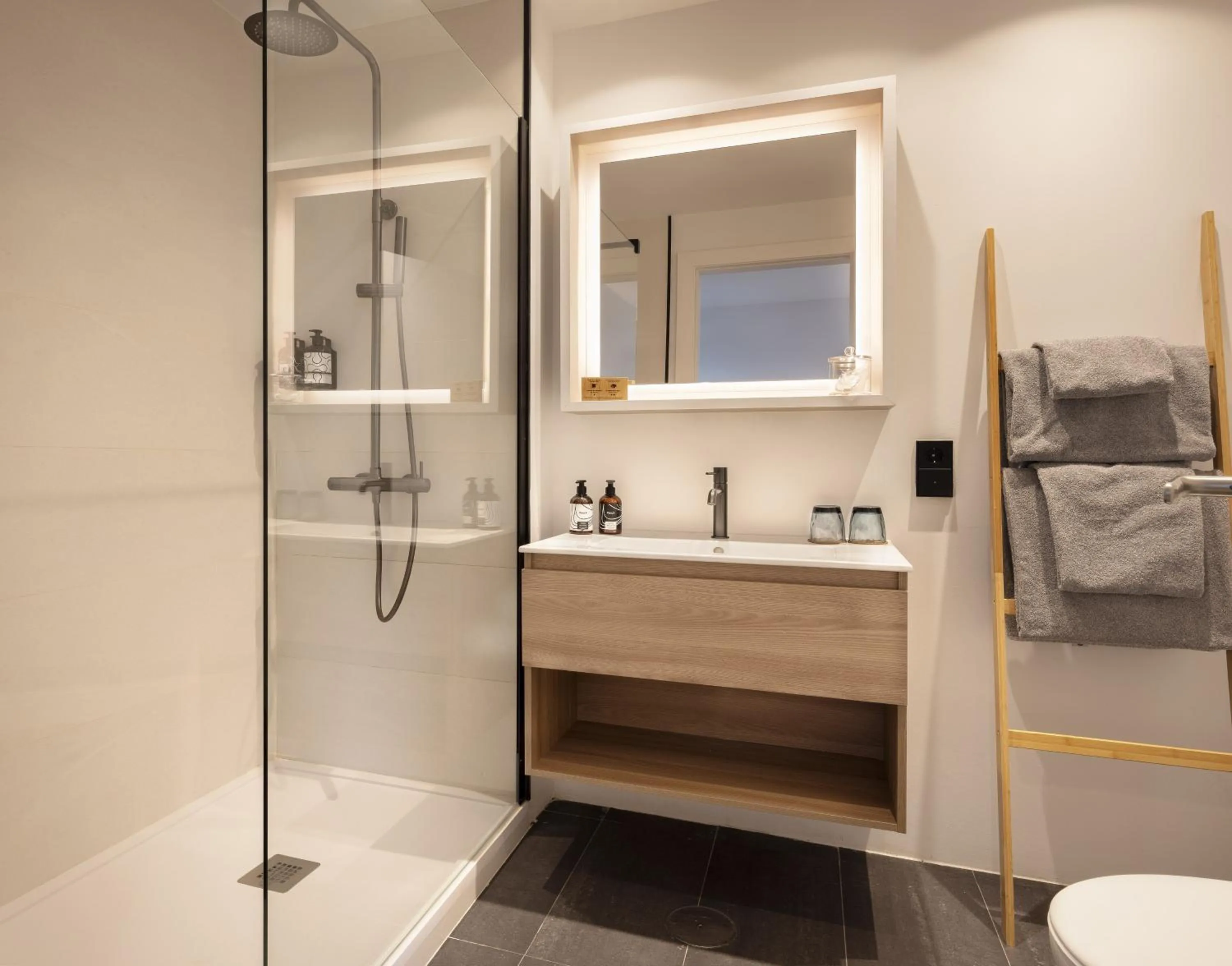 Bathroom in INNSiDE by Meliá Barcelona Aeropuerto