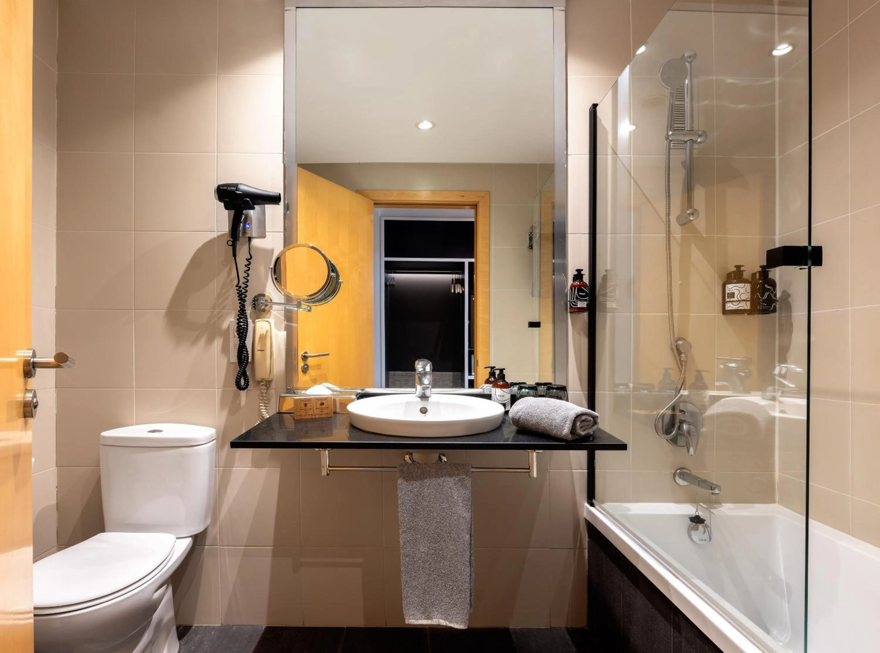 Bathroom in INNSiDE by Meliá Barcelona Aeropuerto