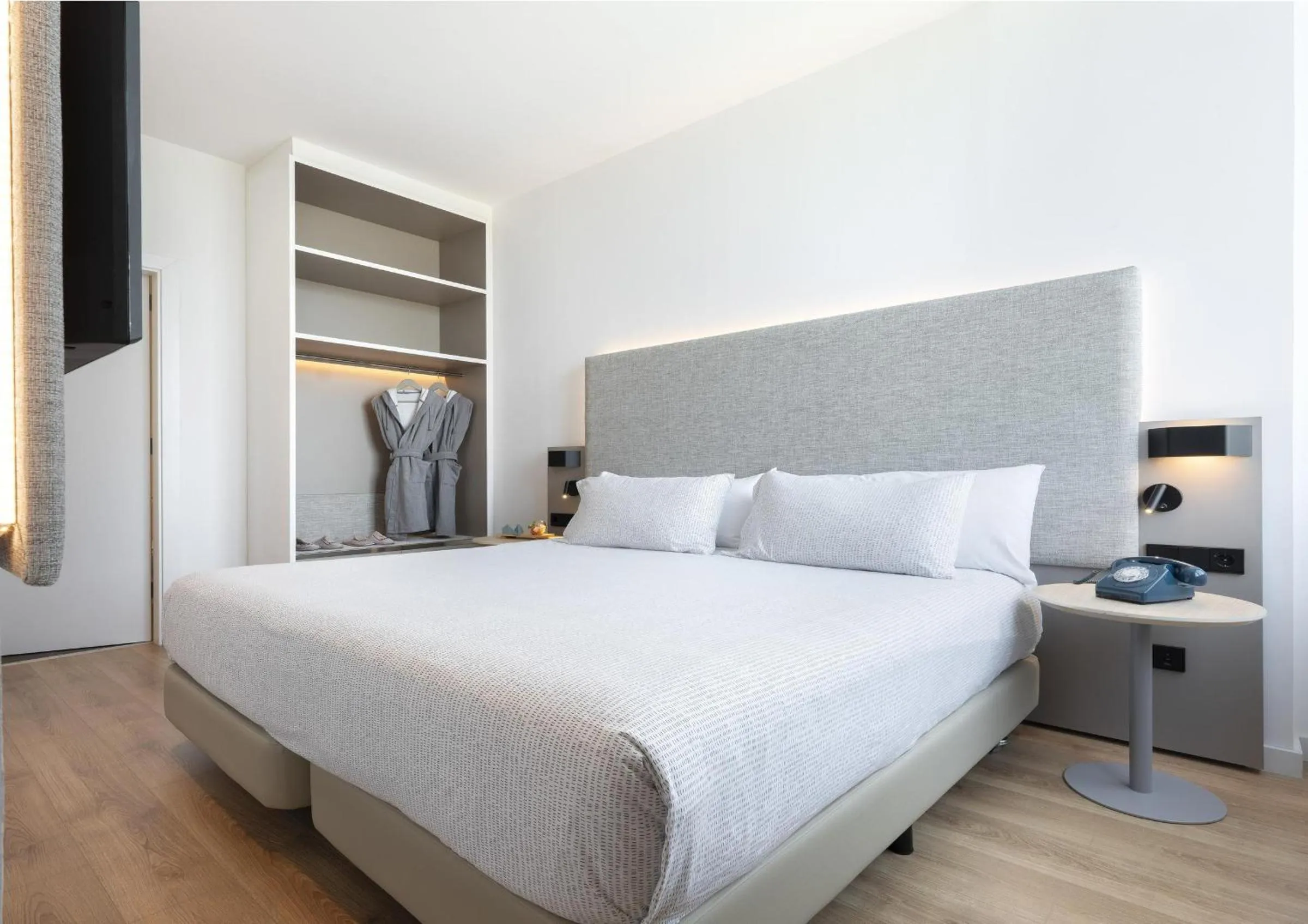 Bed in INNSiDE by Meliá Barcelona Aeropuerto