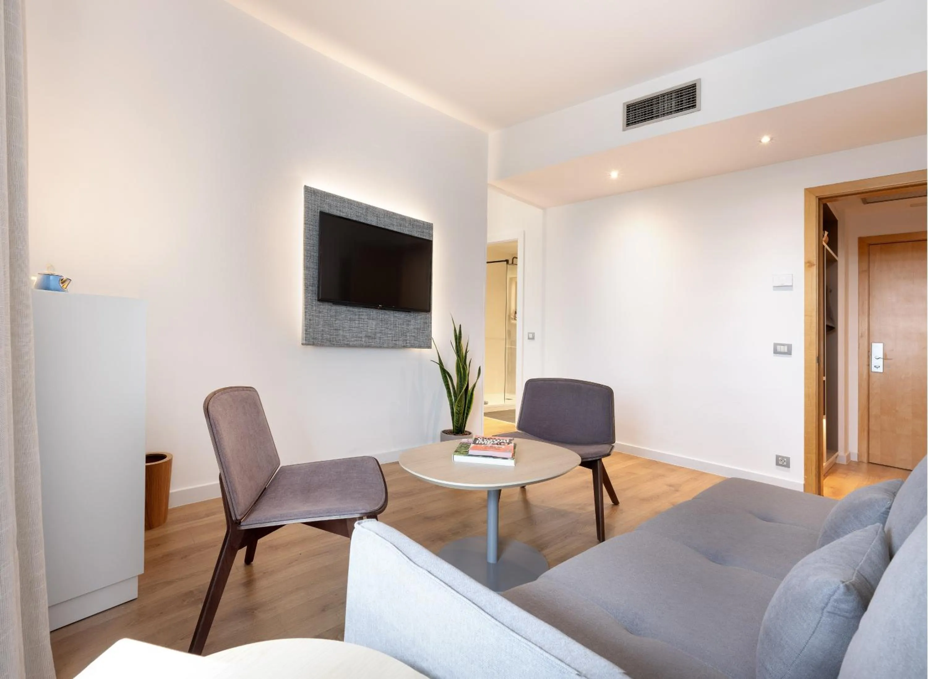 Living room in INNSiDE by Meliá Barcelona Aeropuerto