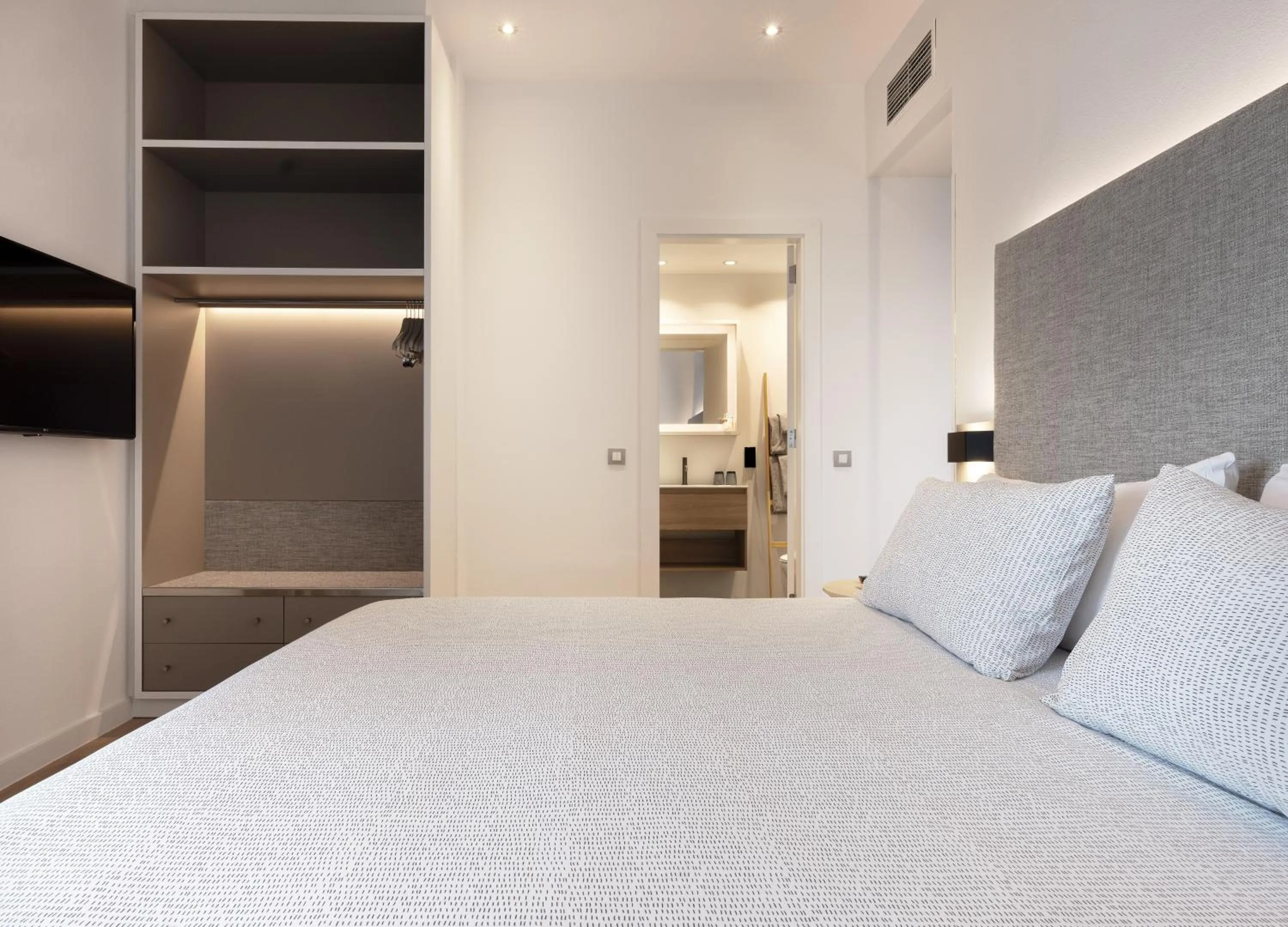 Bed in INNSiDE by Meliá Barcelona Aeropuerto