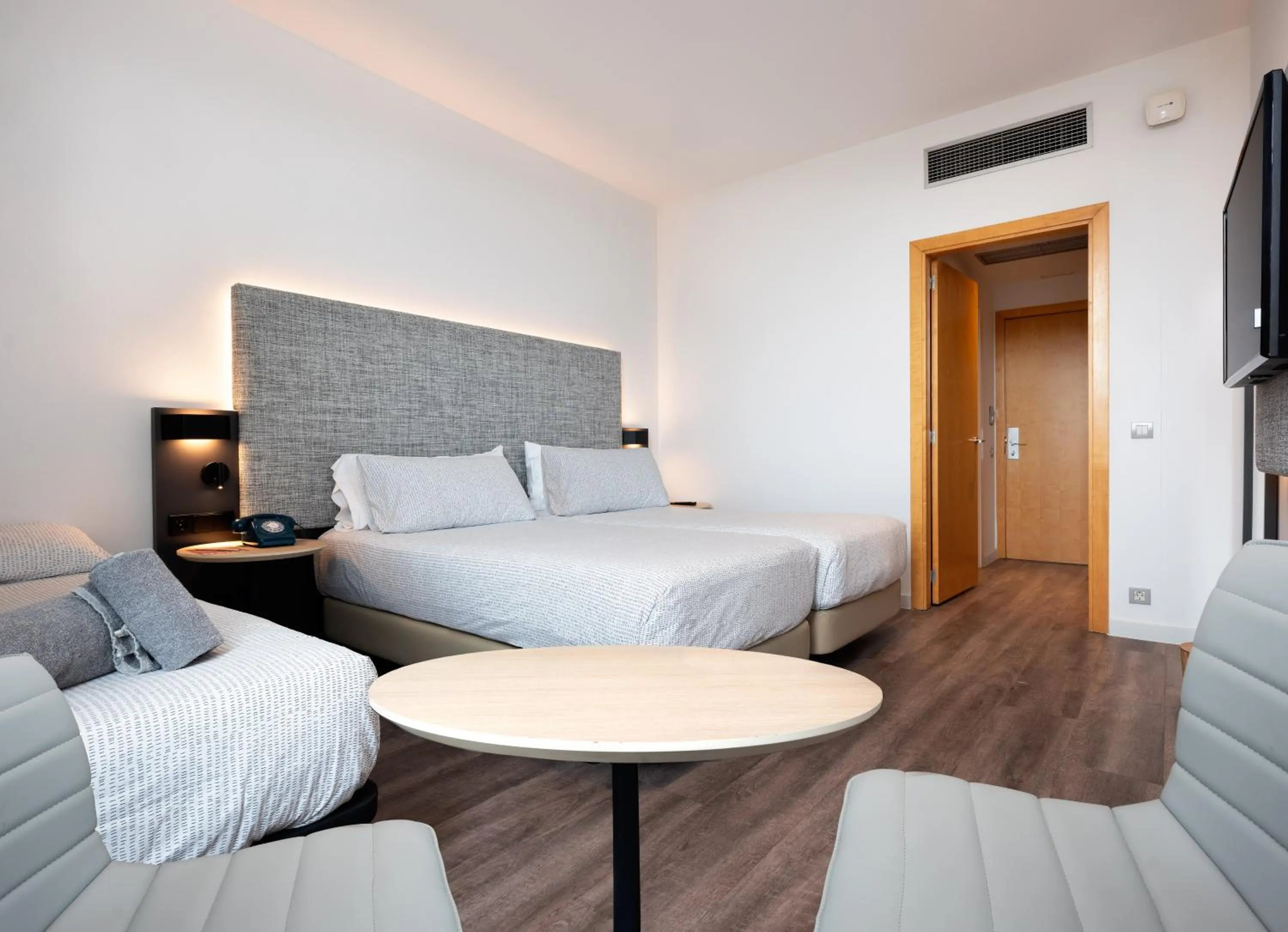 Bed in INNSiDE by Meliá Barcelona Aeropuerto