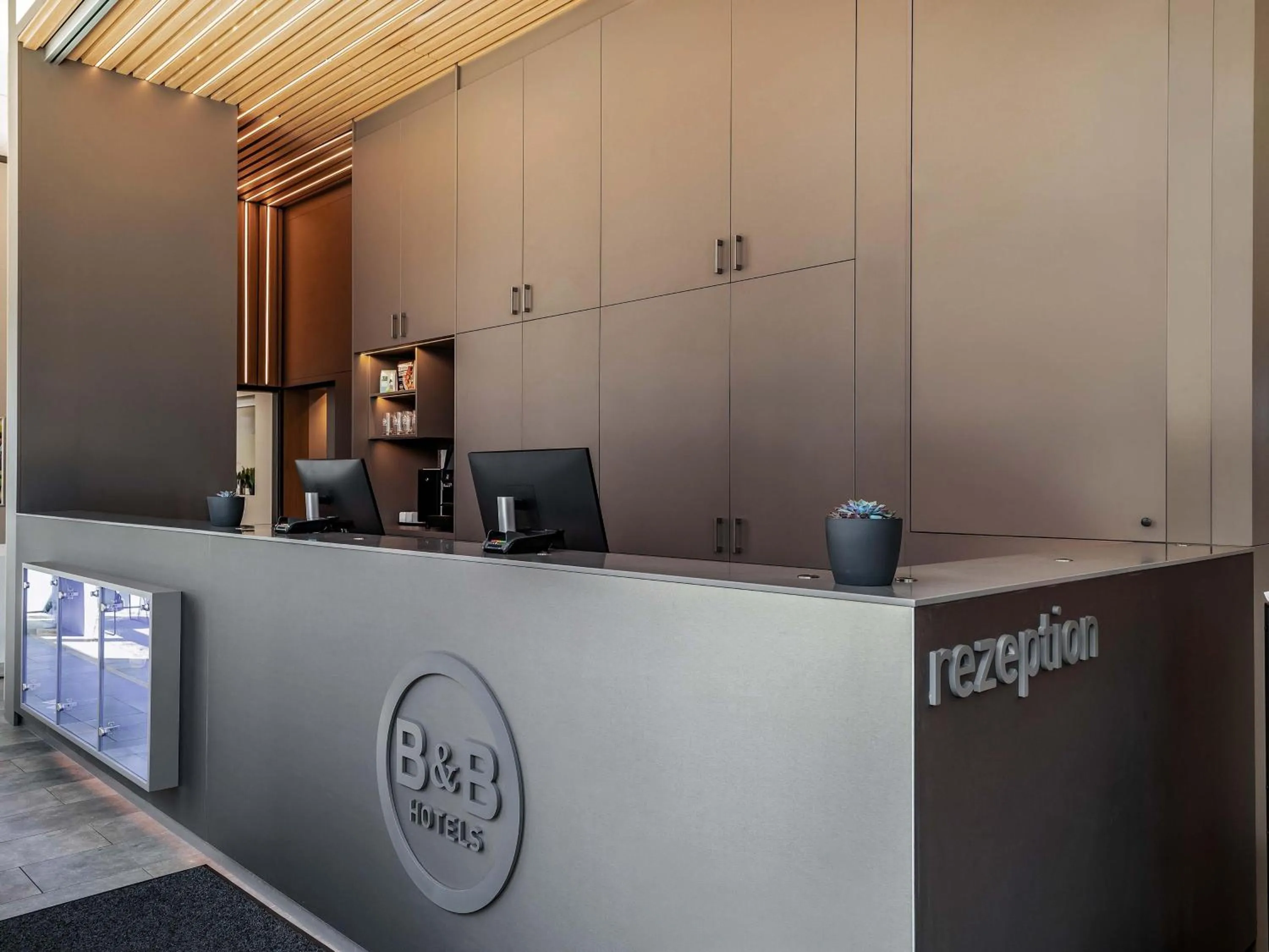 Lobby or reception in B&B Hotel Villingen-Schwenningen