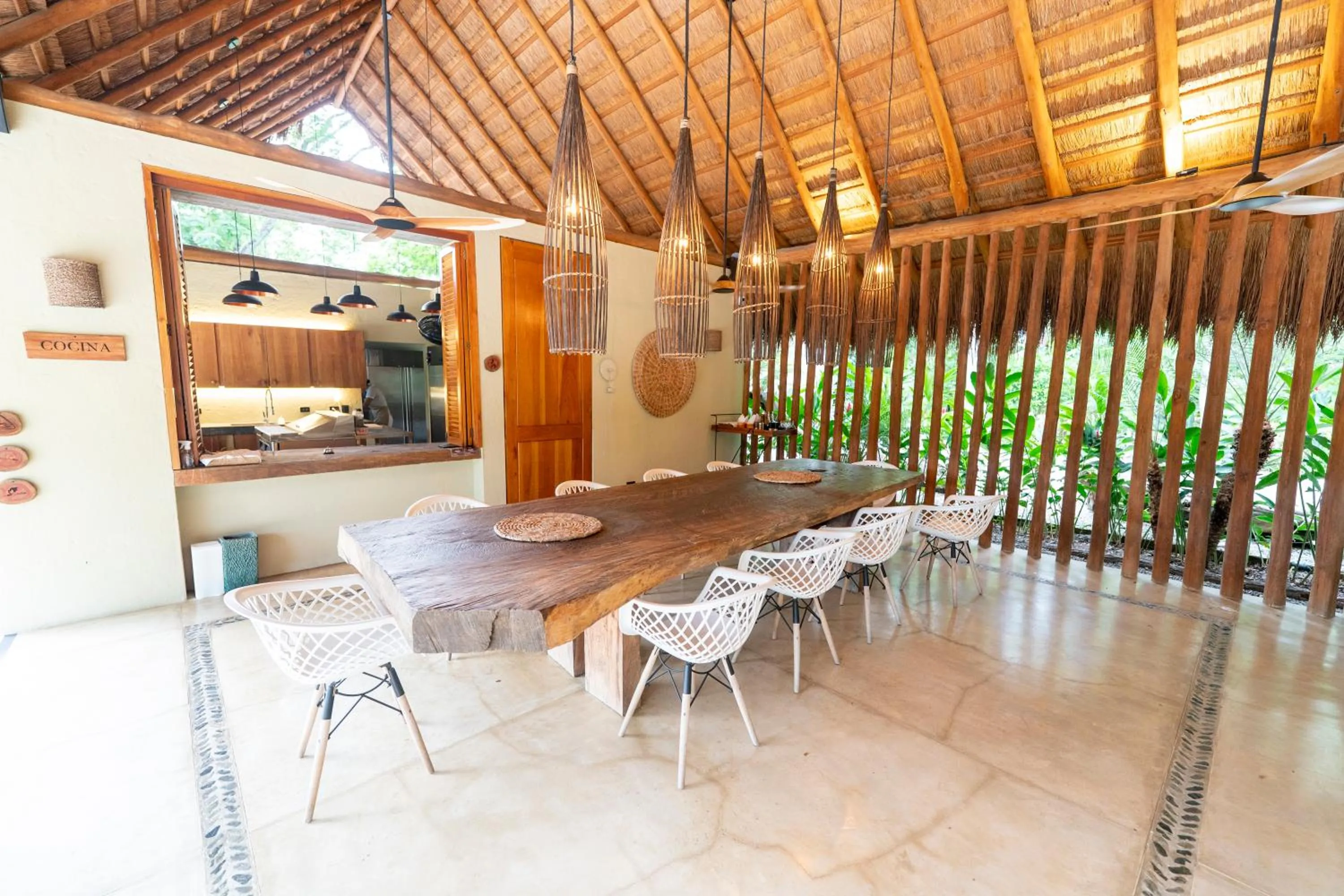 Dining area in Nativa Refugio Escondido