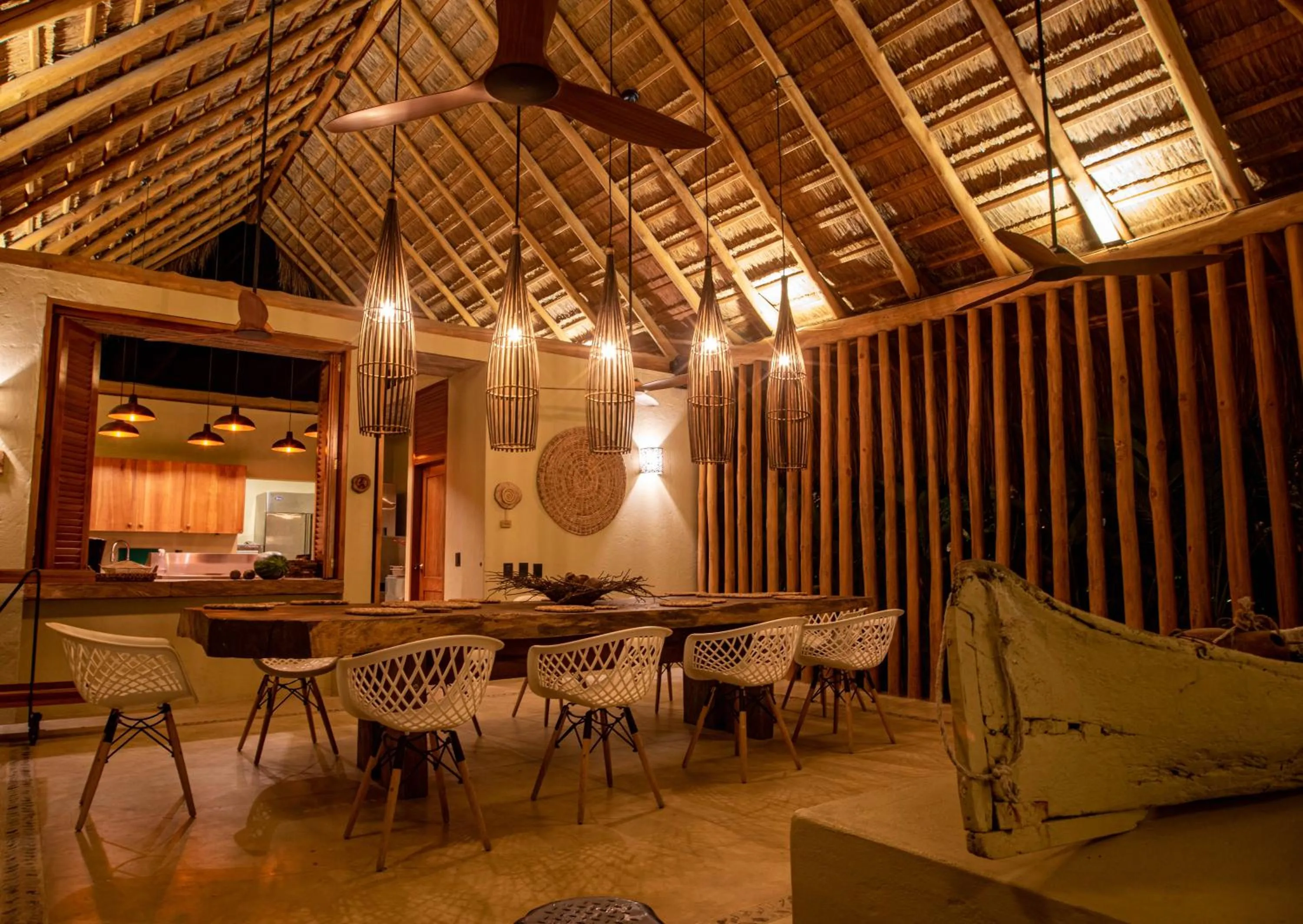 Dining area in Nativa Refugio Escondido