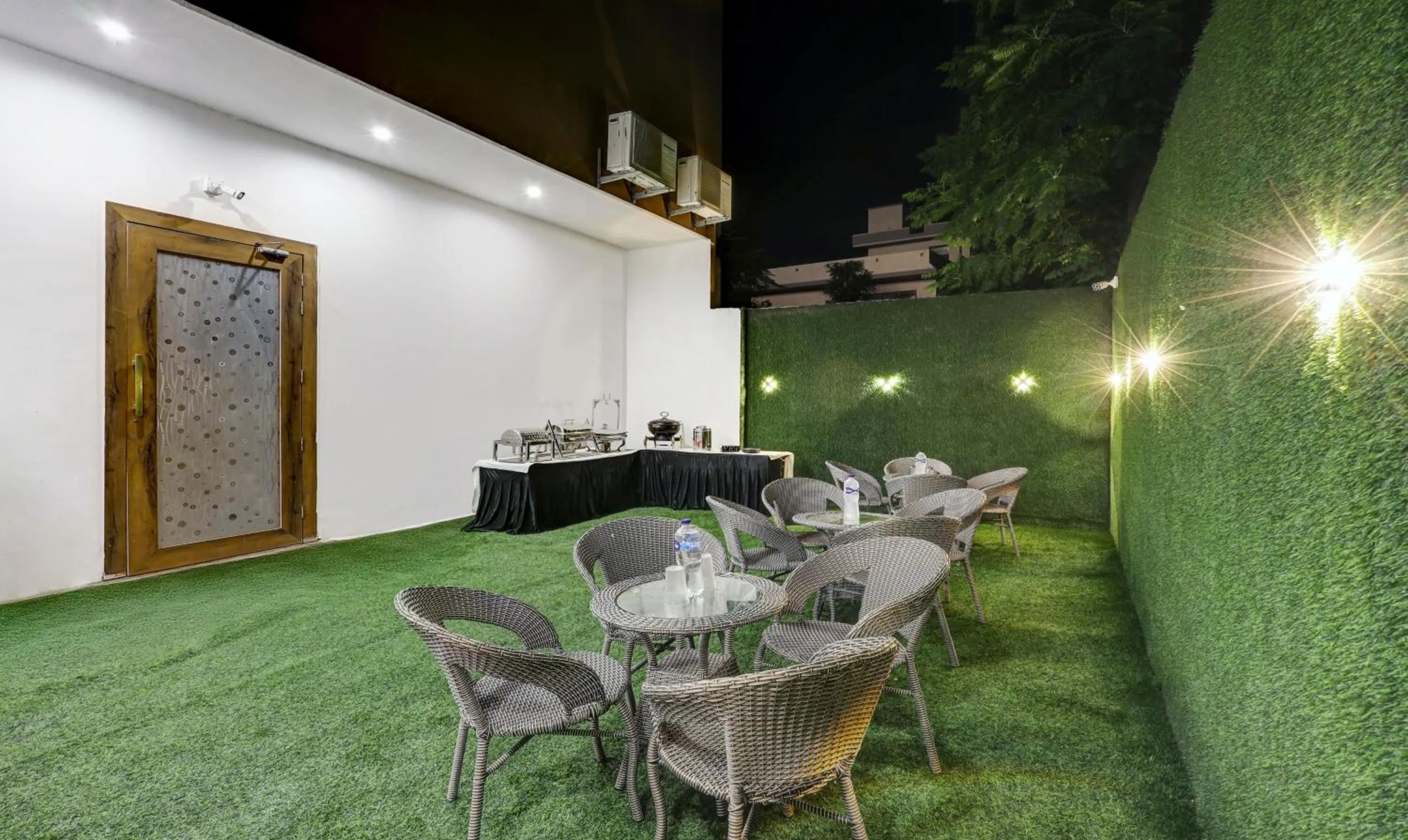 Dining area in Itsy Hotels Vedansh