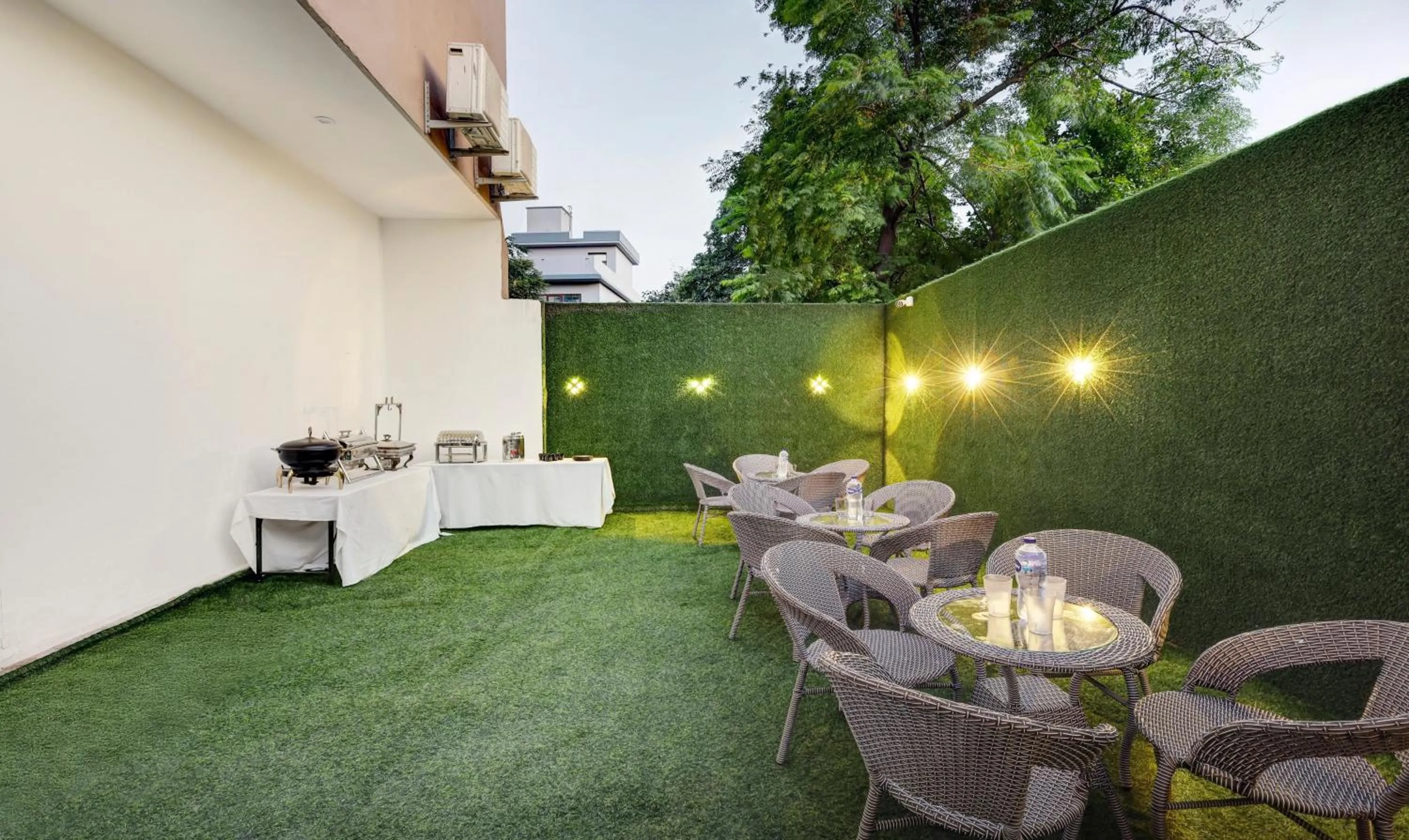 Dining area in Itsy Hotels Vedansh