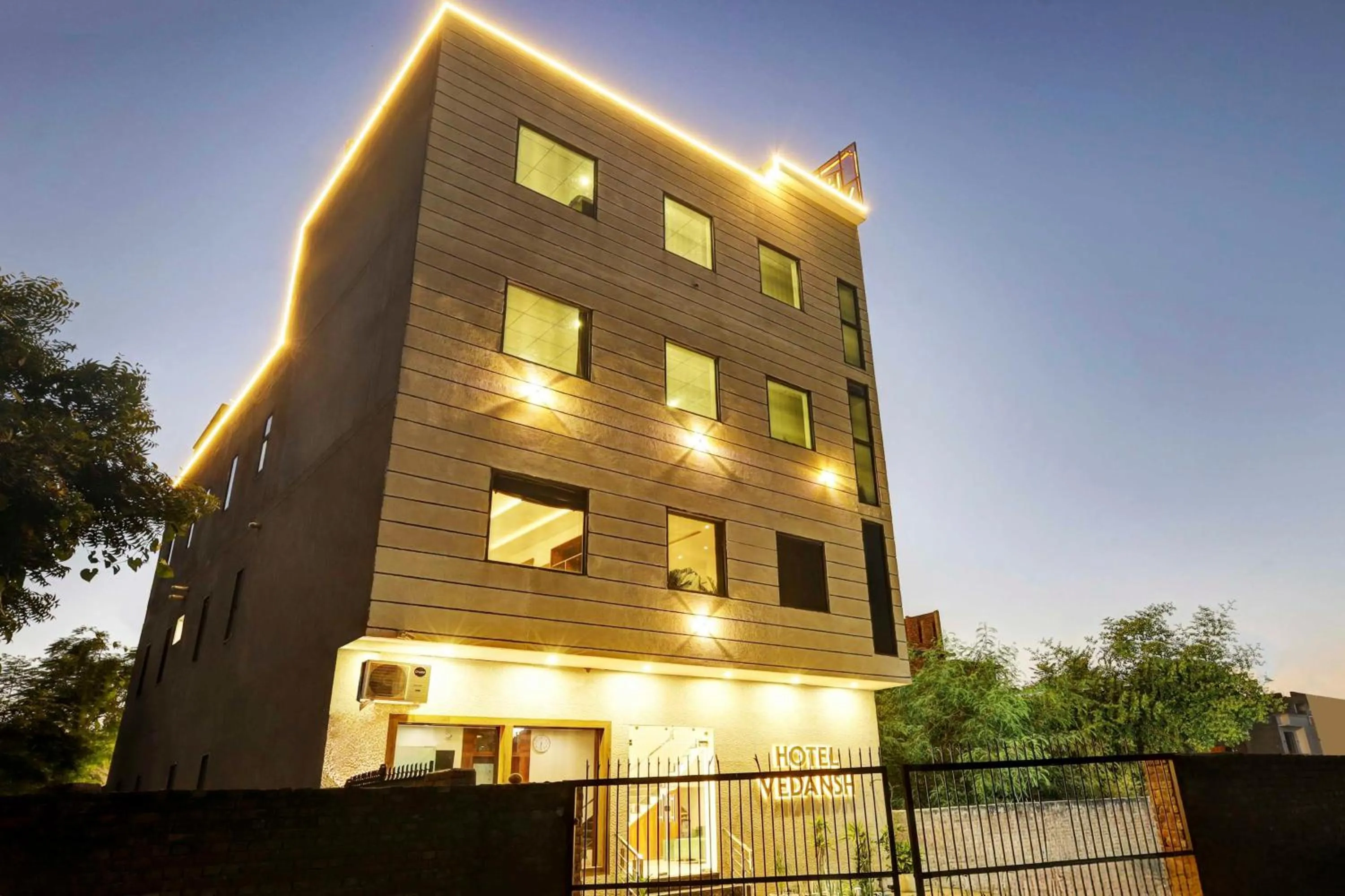 Property building in Itsy Hotels Vedansh