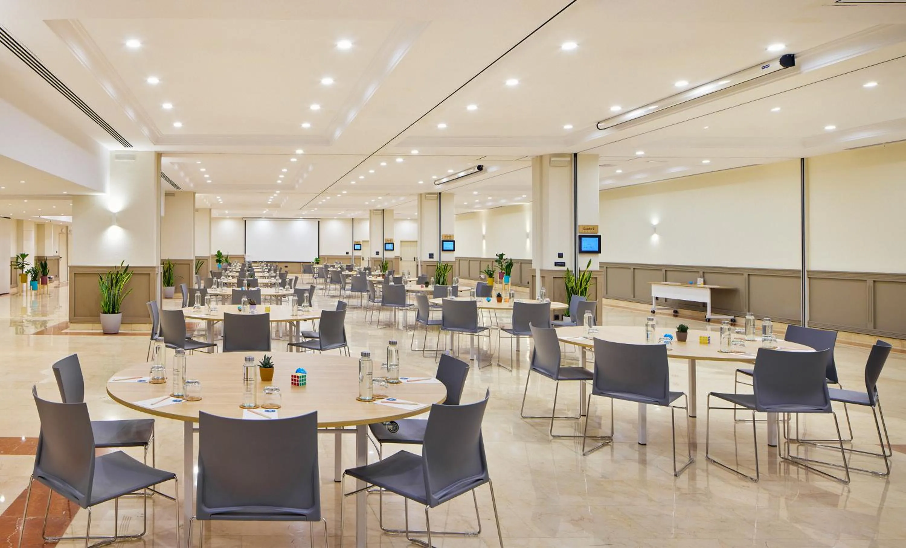 Meeting/conference room in INNSiDE by Meliá Barcelona Apolo