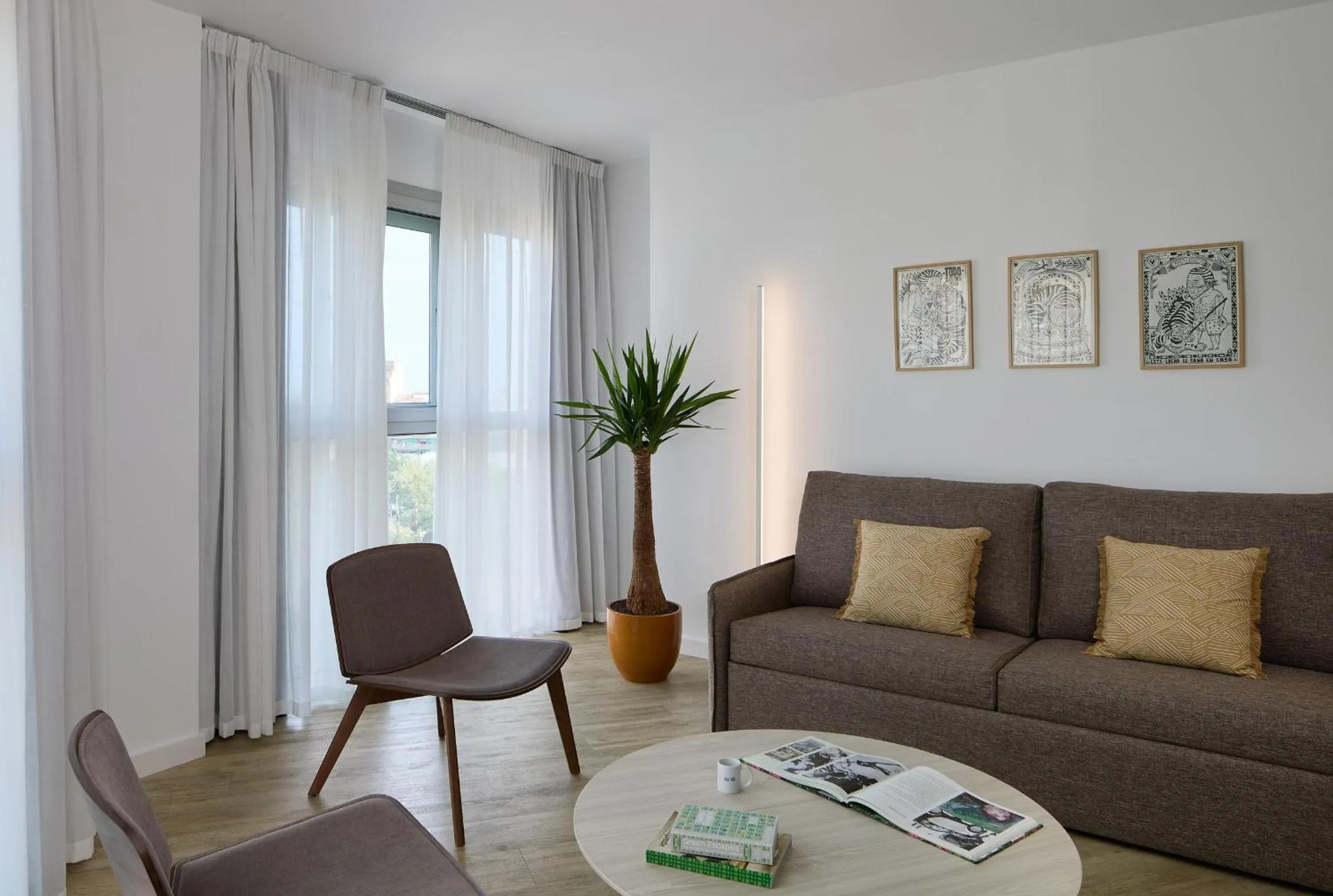 Living room in INNSiDE by Meliá Barcelona Apolo