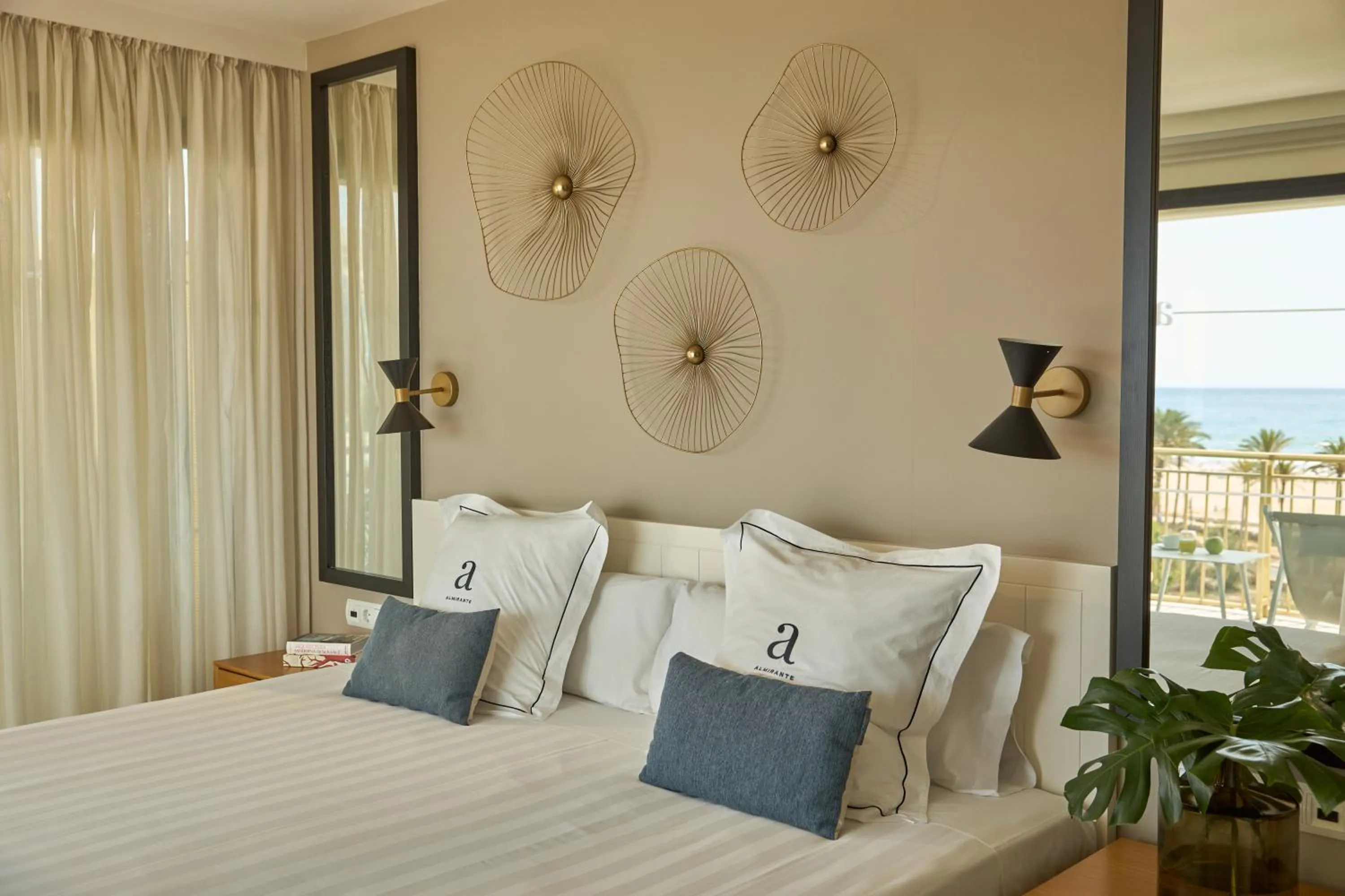 Bed in Hotel Almirante