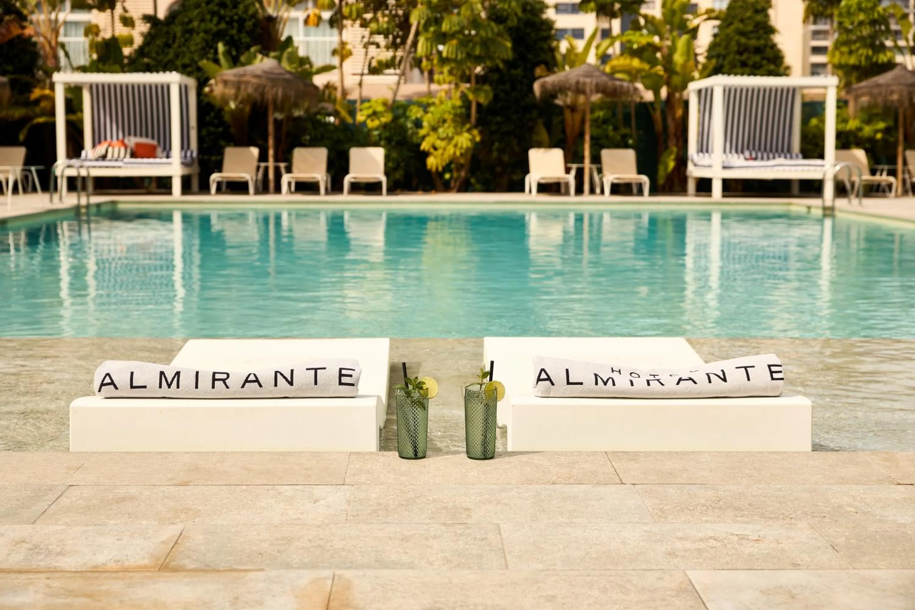 Swimming pool in Hotel Almirante