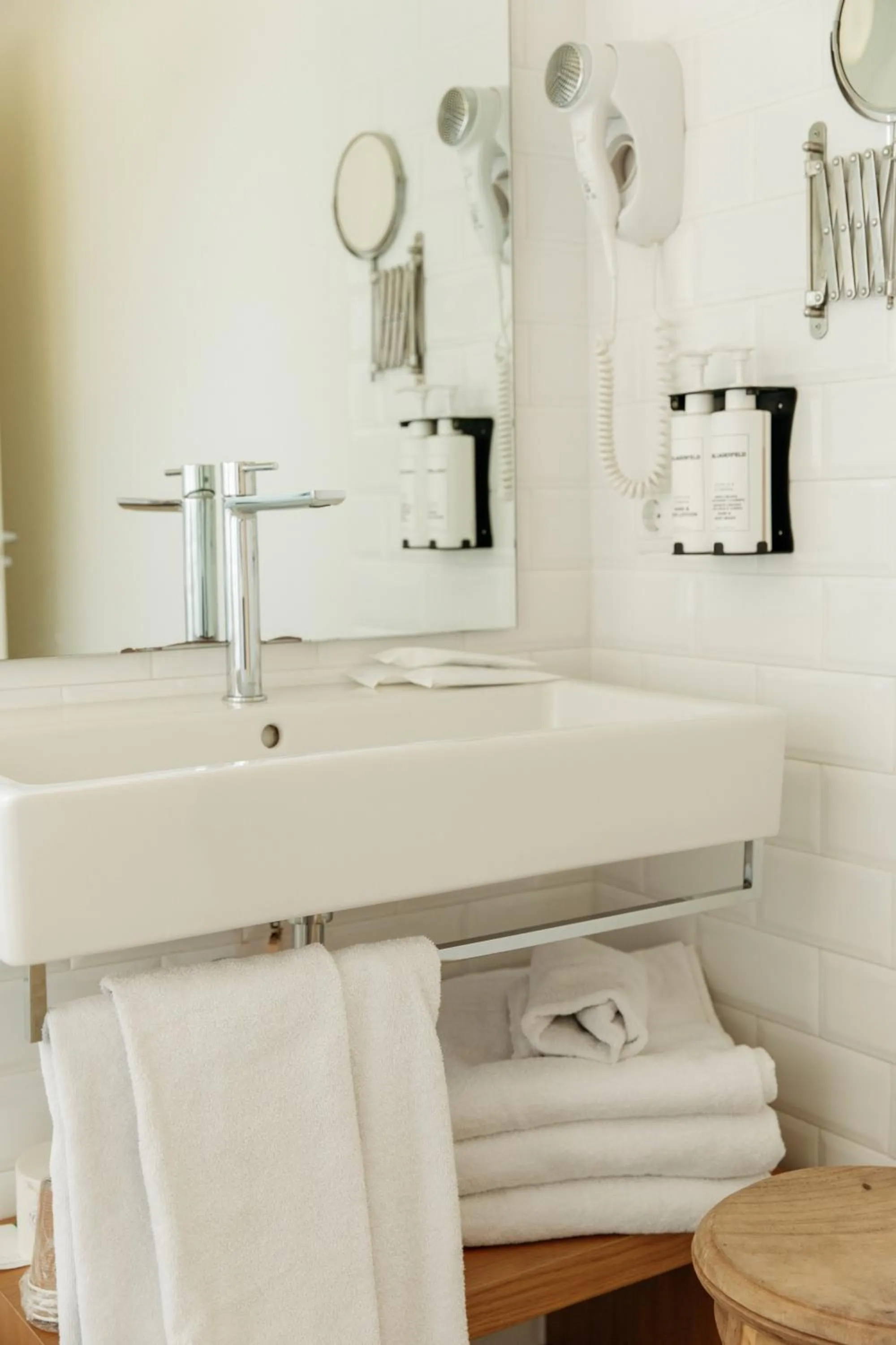 Bathroom in Hotel Almirante