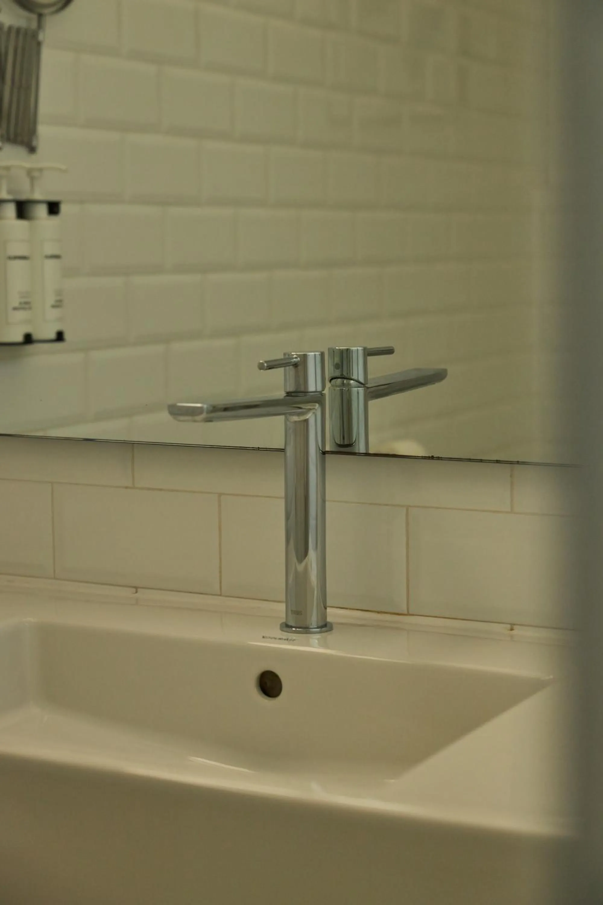 Bathroom in Hotel Almirante