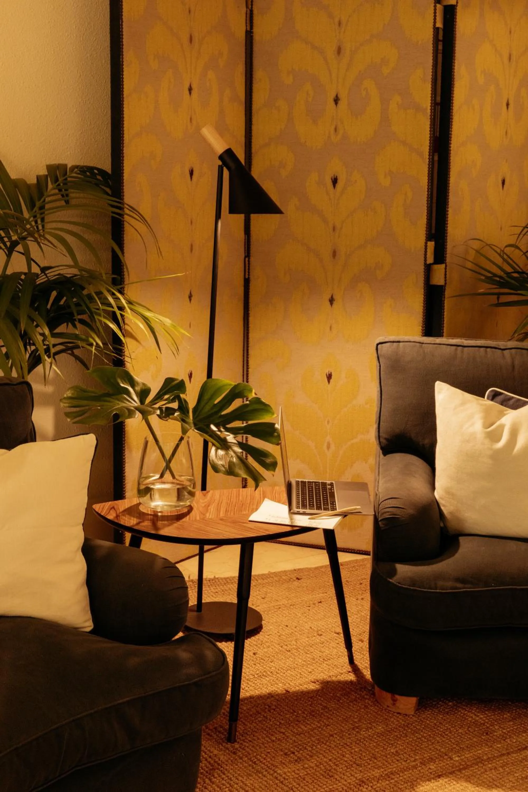 Living room in Hotel Almirante