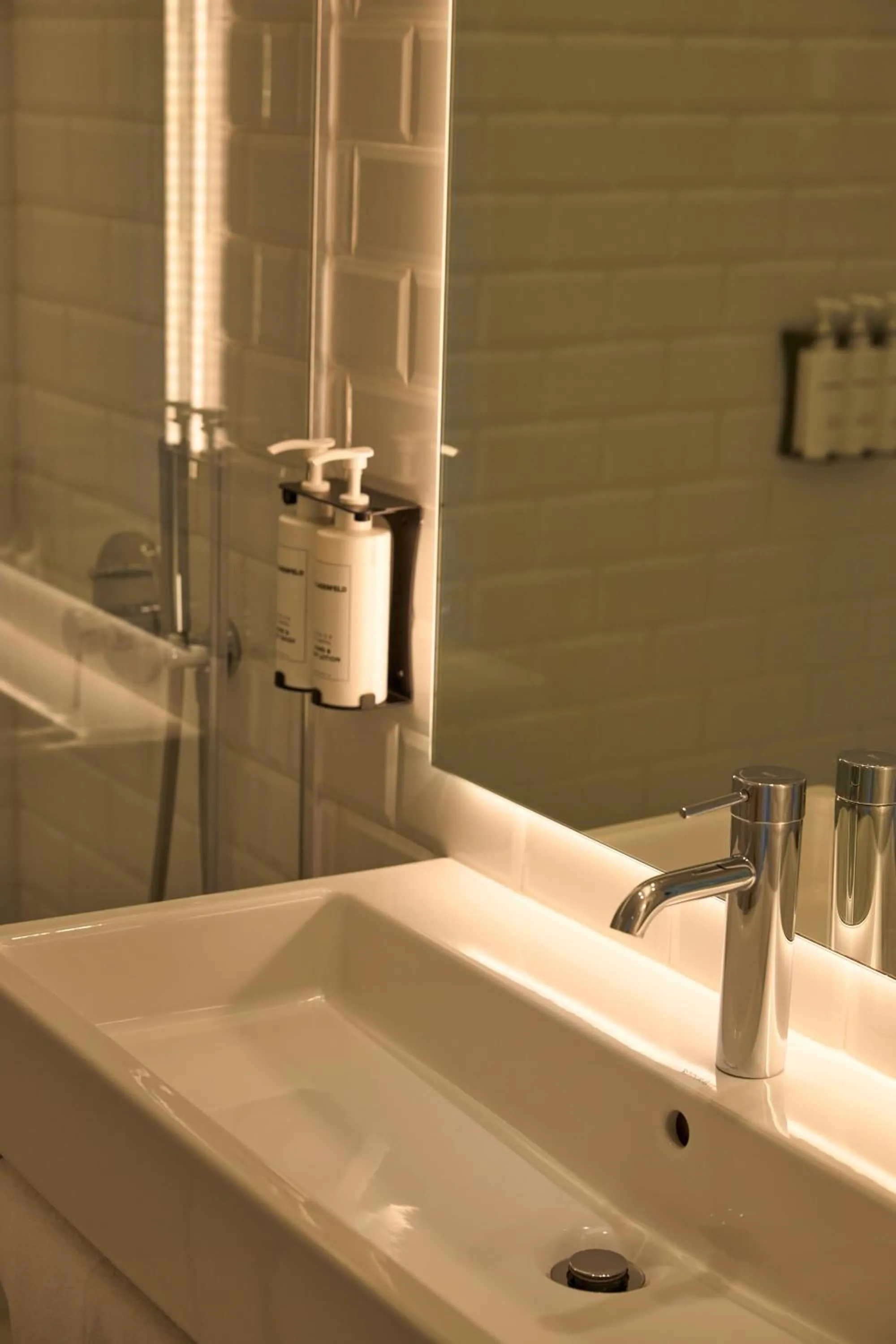 Bathroom in Hotel Almirante