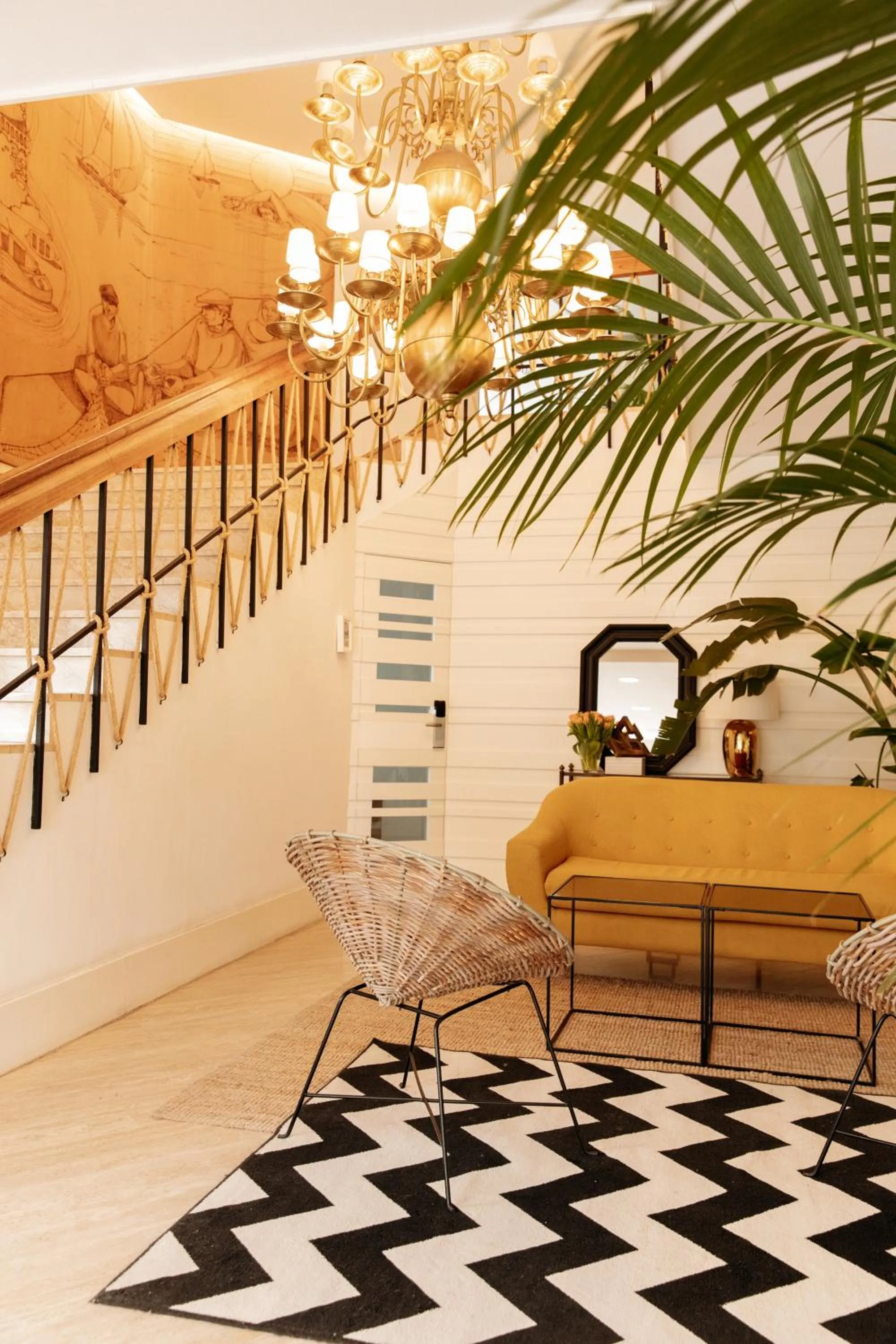 Living room in Hotel Almirante