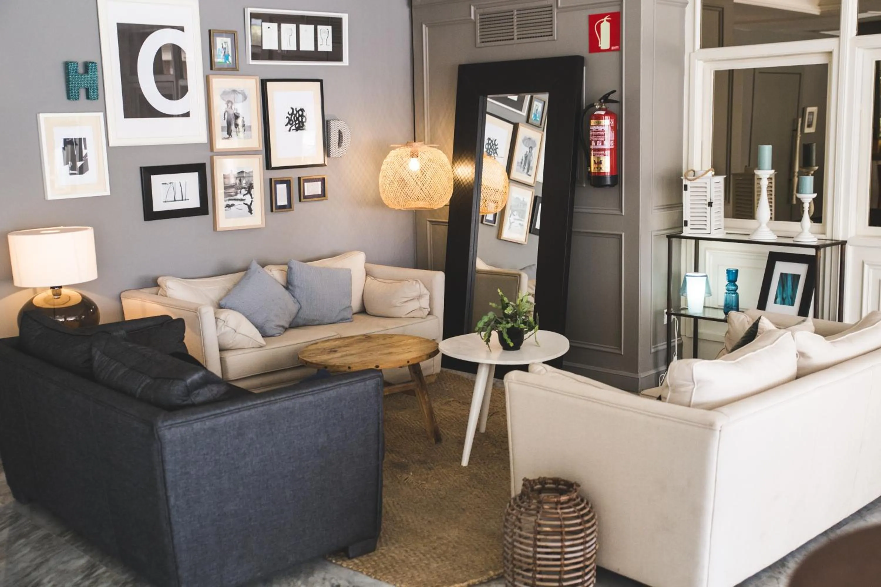 Restaurant/places to eat in Hotel Almirante