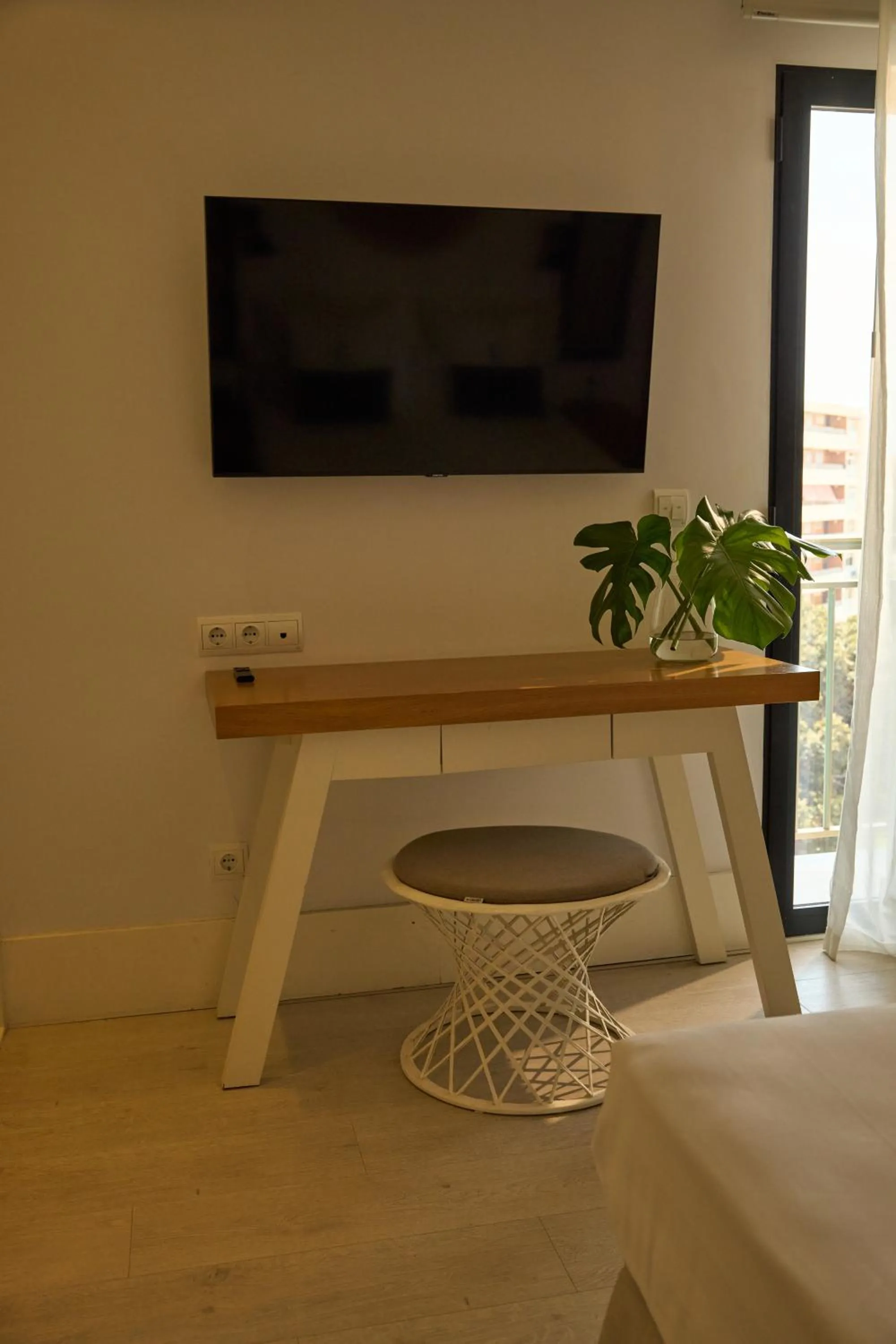 TV and multimedia in Hotel Almirante