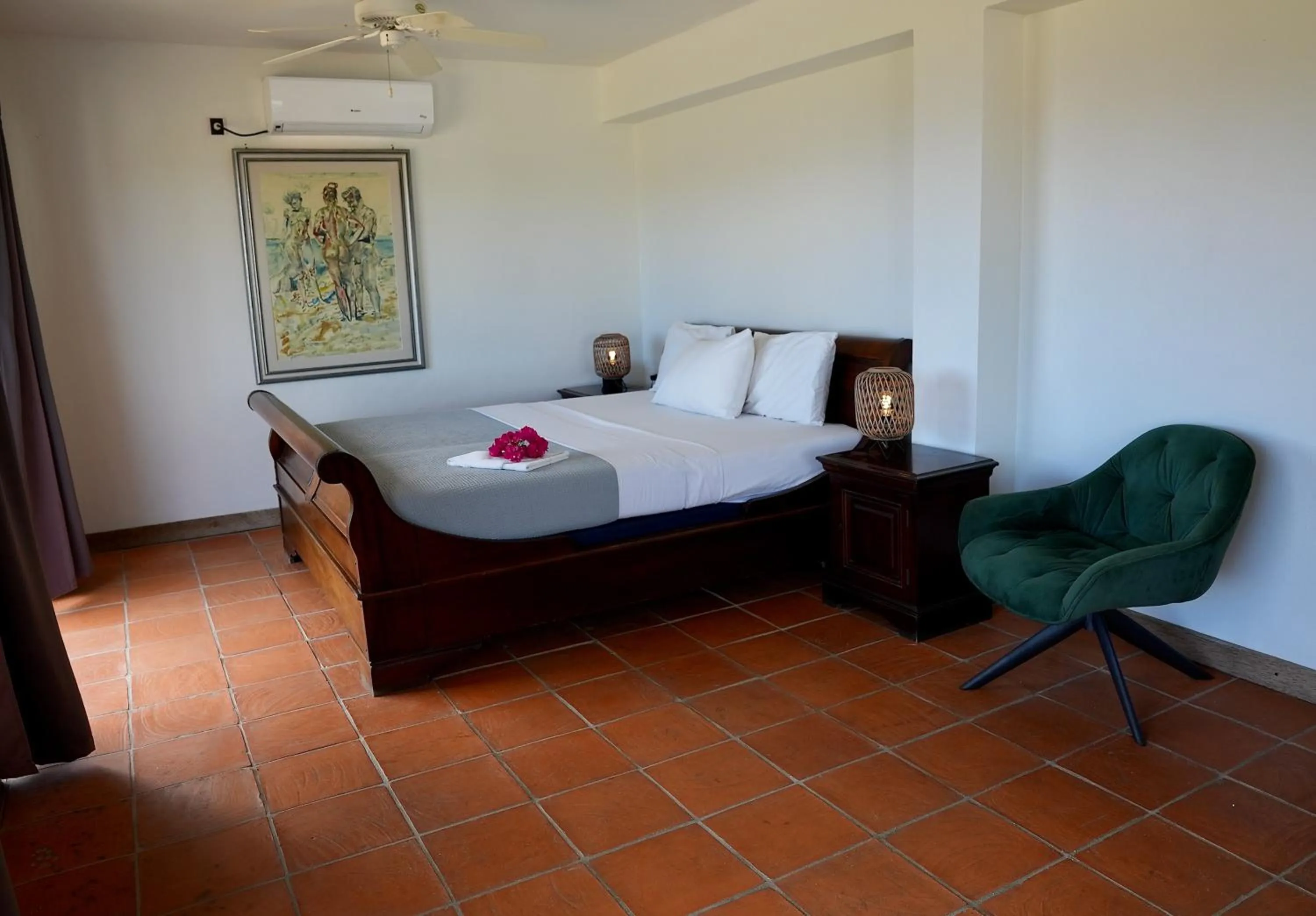 Bedroom, Bed in Quill Gardens Boutique Hotel