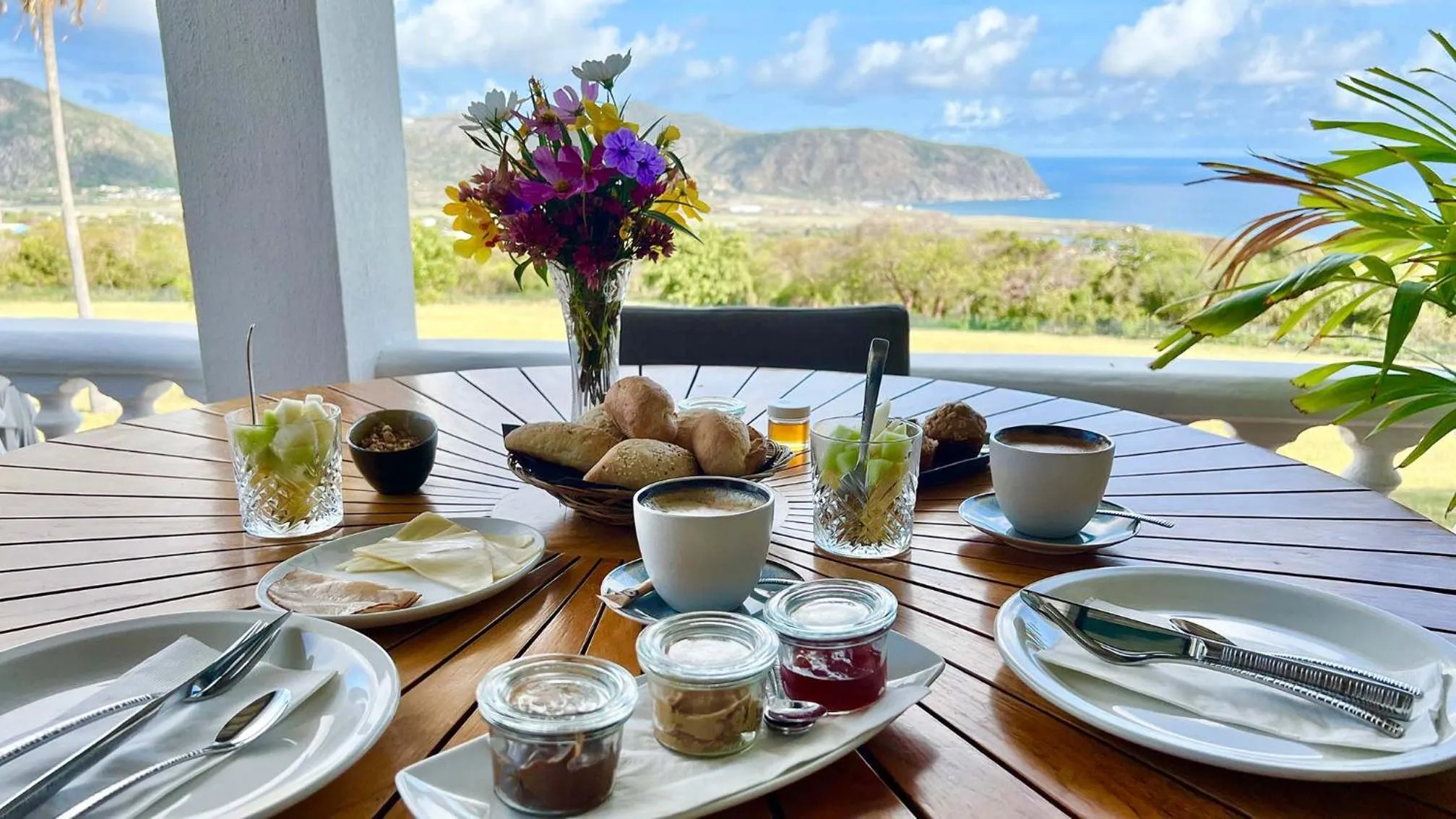 Food and drinks in Quill Gardens Boutique Hotel