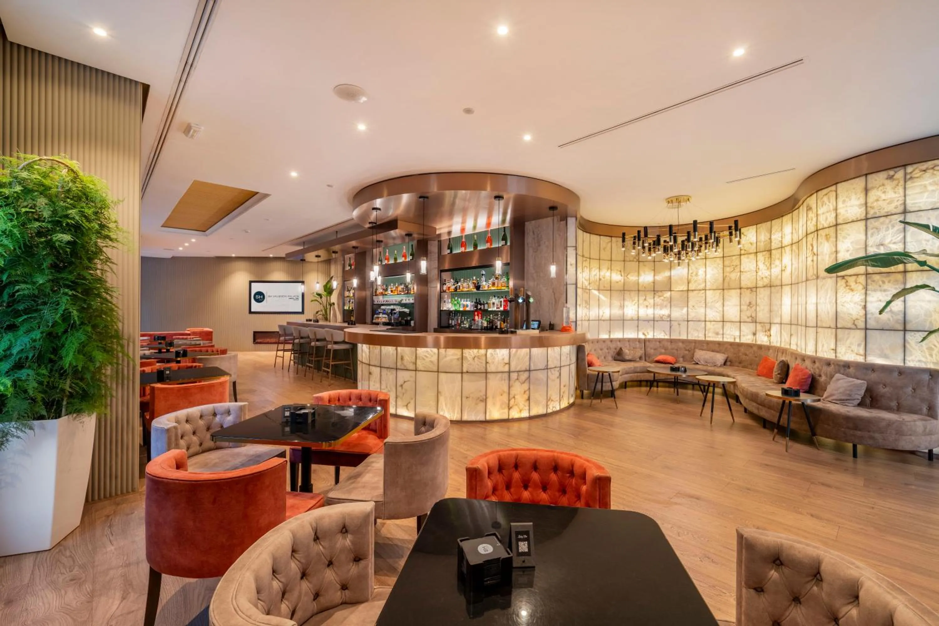 Restaurant/places to eat in SH Valencia Palace