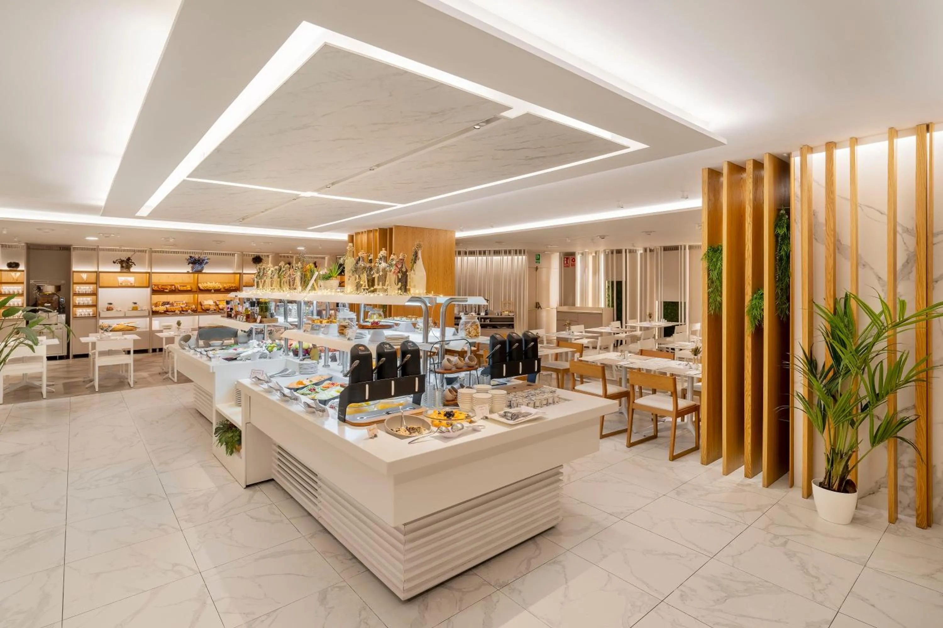 Restaurant/places to eat in SH Valencia Palace