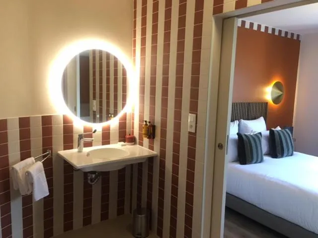Bathroom, Bed in Relais Manderen