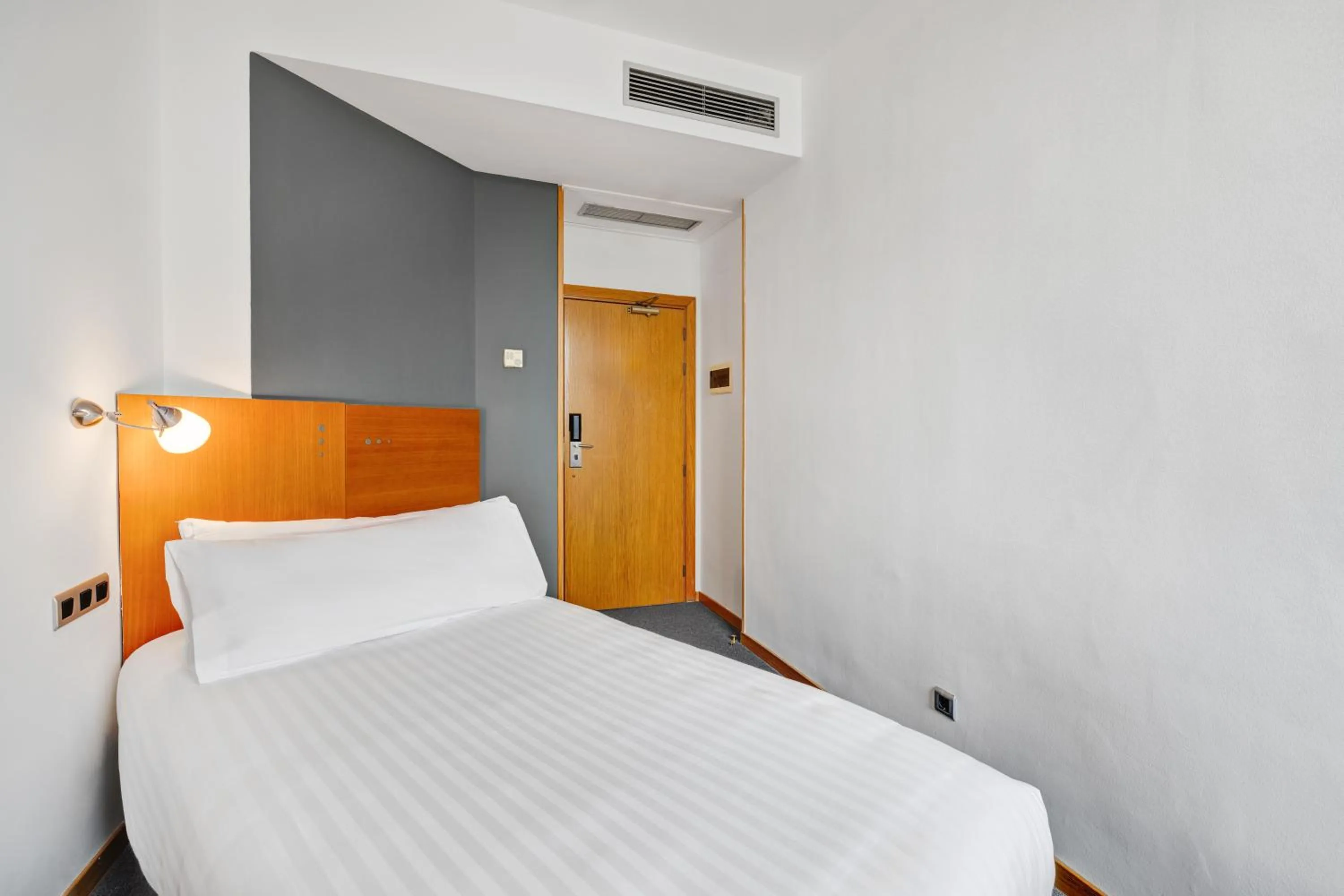 Bed in B&B HOTEL Barcelona Mollet Porta de Gallecs
