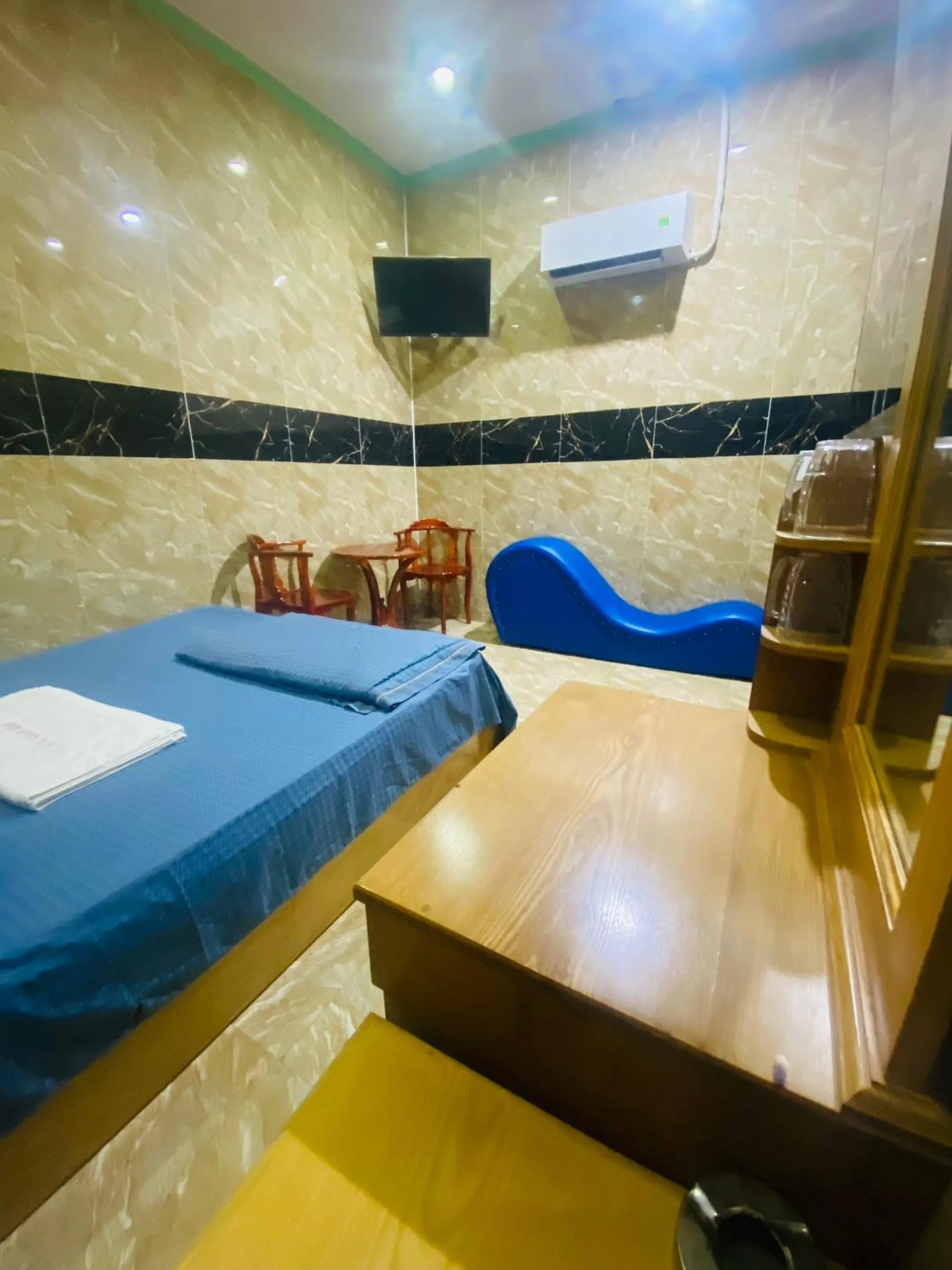 Bedroom, Bed in Khách Sạn Khánh Bình - Bình Dương