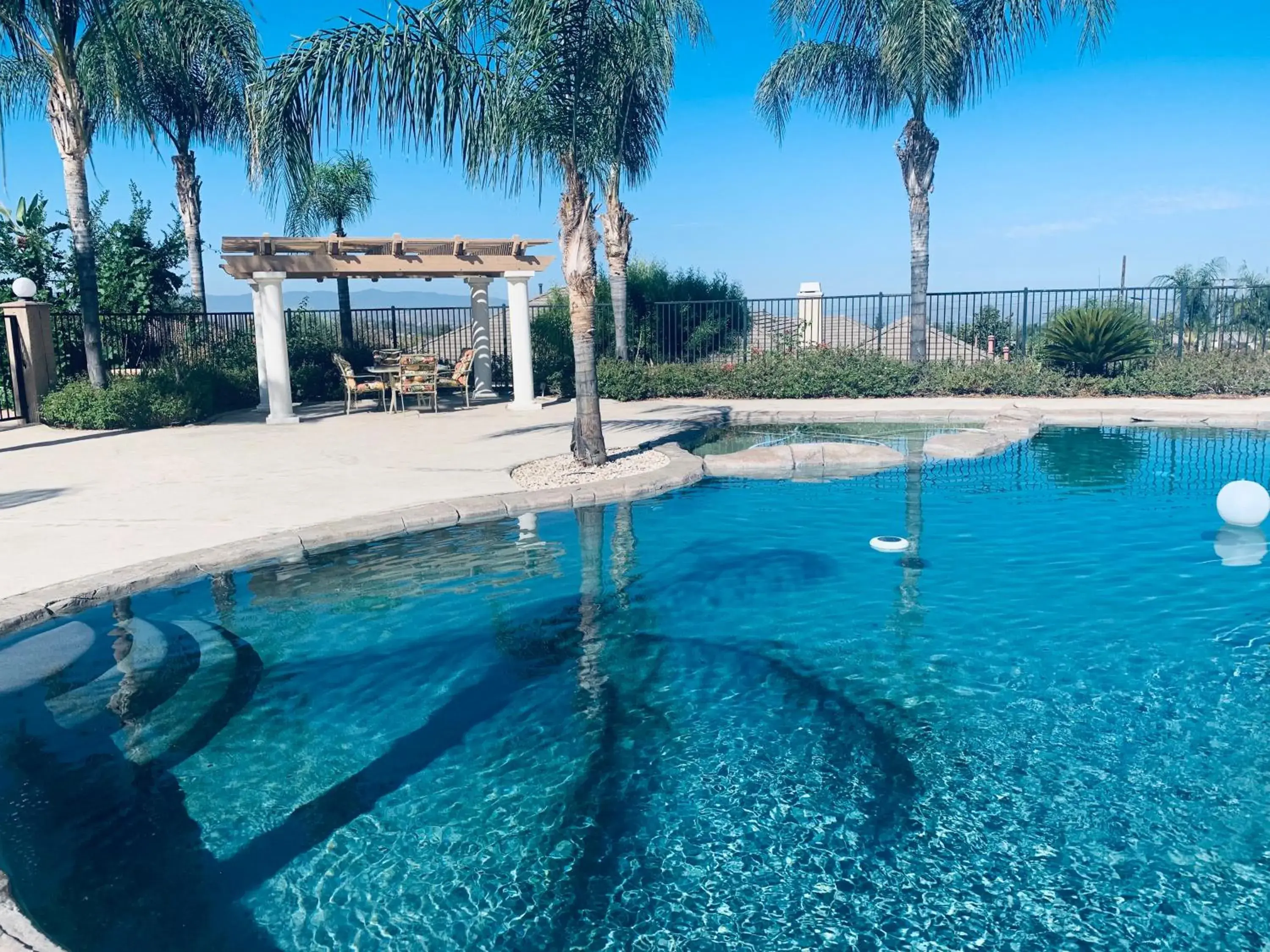 High End Triplex with Pool High End Triplex with Pool