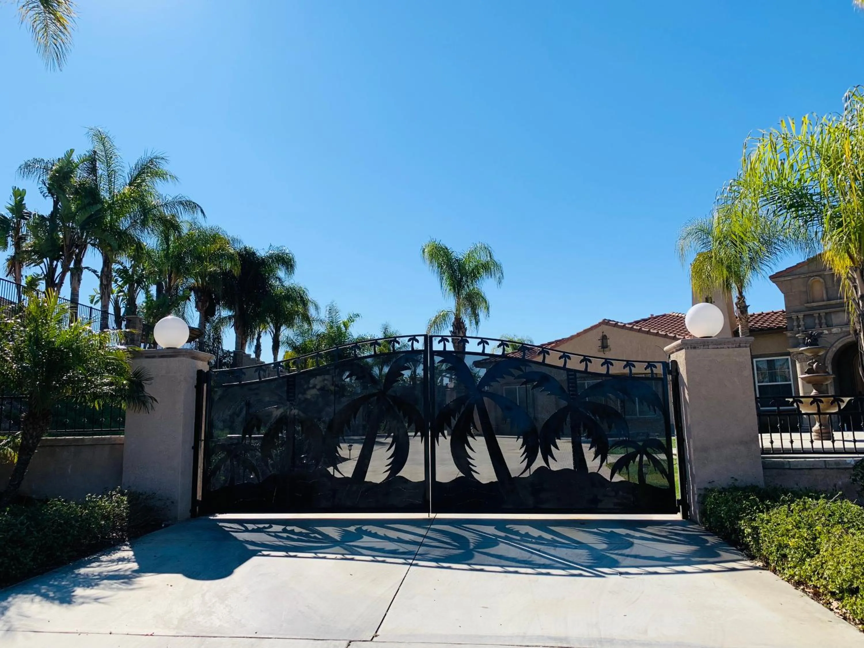 Property building in High End Triplex with Pool