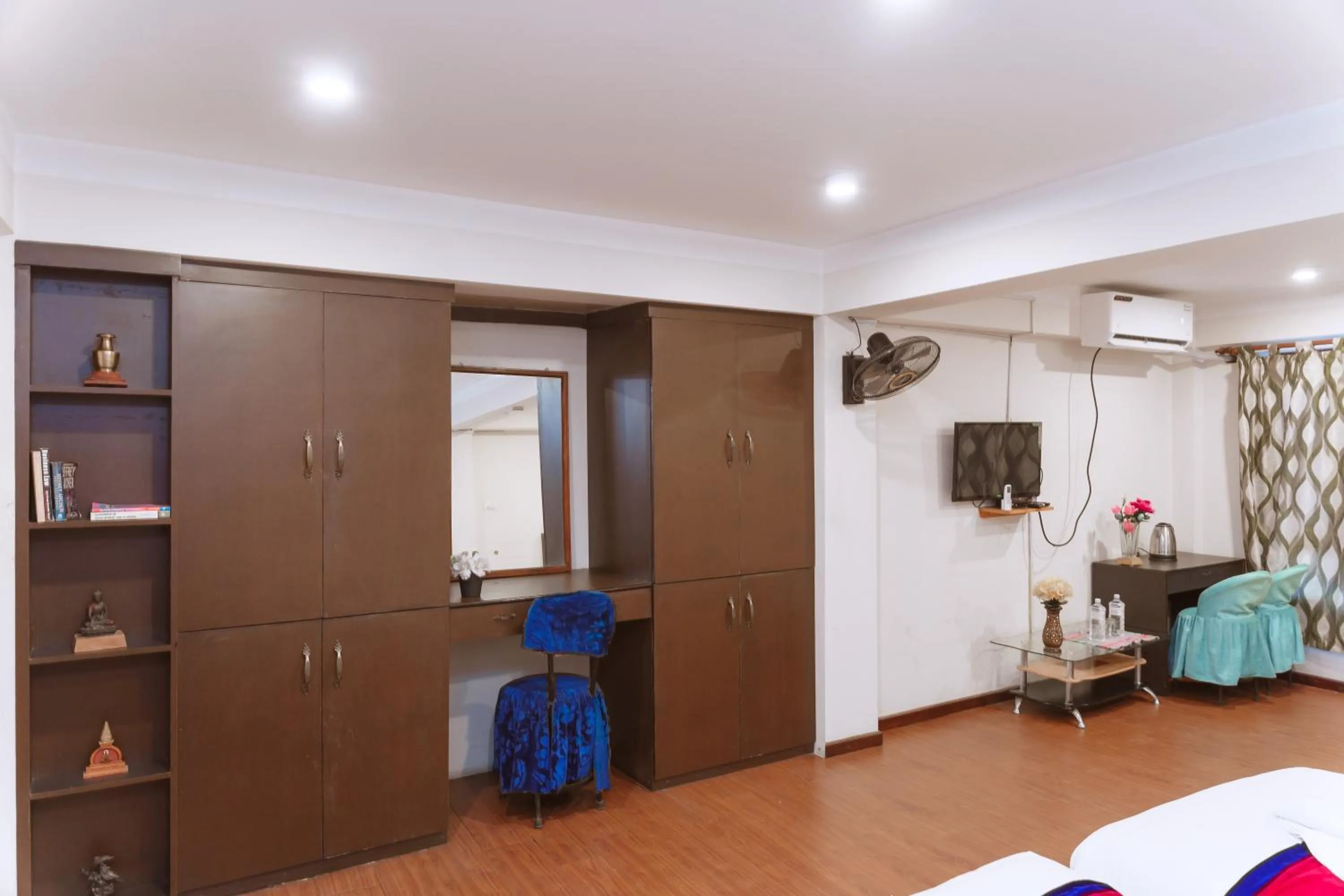 Photo of the whole room, Bed in Sweet Inn